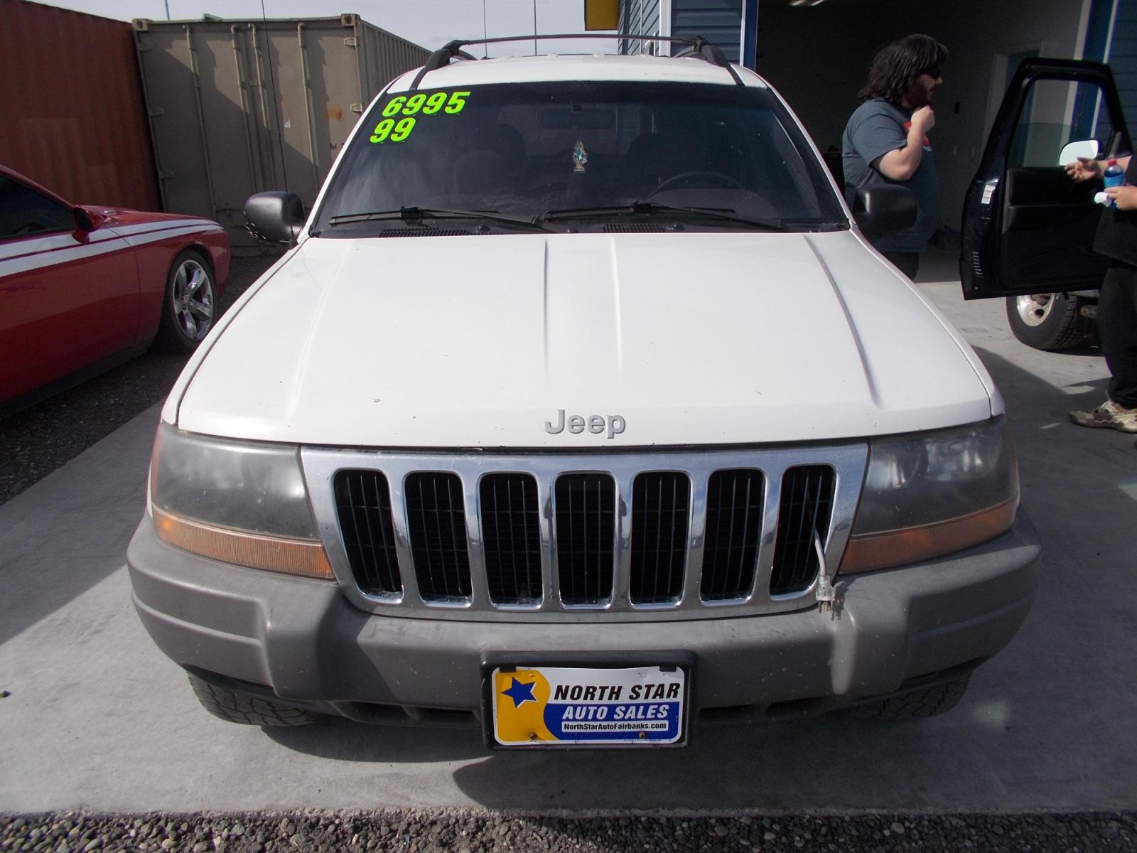 1999 White Jeep Grand Cherokee Laredo 4WD (1J4GW58S2XC) with an 4.0L L6 OHV 12V engine, 4-Speed Automatic Overdrive transmission, located at 2630 Philips Field Rd., Fairbanks, AK, 99709, (907) 458-0593, 64.848068, -147.780609 - Photo #1