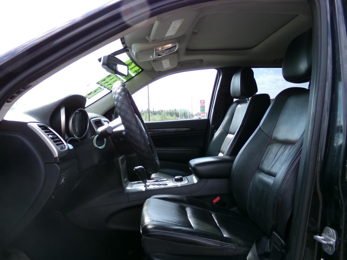 2012 Black Jeep Grand Cherokee Laredo 4WD (1C4RJFAG5CC) with an 3.6L V6 DOHC 24V engine, 5-Speed Automatic transmission, located at 2630 Philips Field Rd., Fairbanks, AK, 99709, (907) 458-0593, 64.848068, -147.780609 - Photo#4