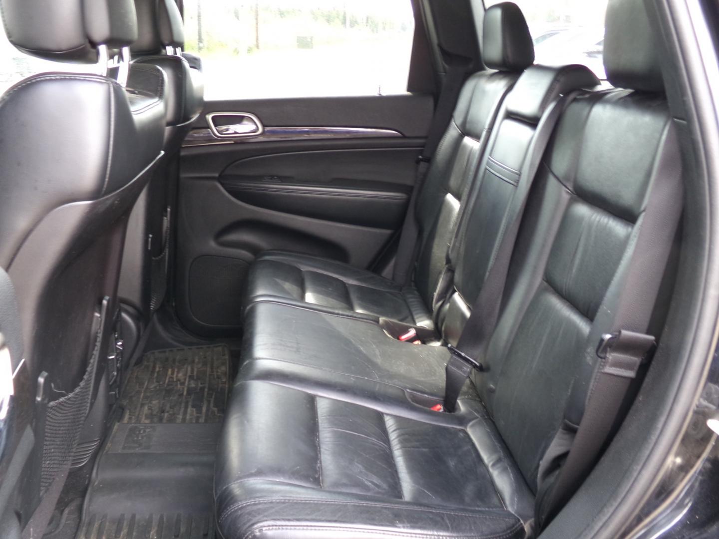 2012 Black Jeep Grand Cherokee Laredo 4WD (1C4RJFAG5CC) with an 3.6L V6 DOHC 24V engine, 5-Speed Automatic transmission, located at 2630 Philips Field Rd., Fairbanks, AK, 99709, (907) 458-0593, 64.848068, -147.780609 - Photo#6
