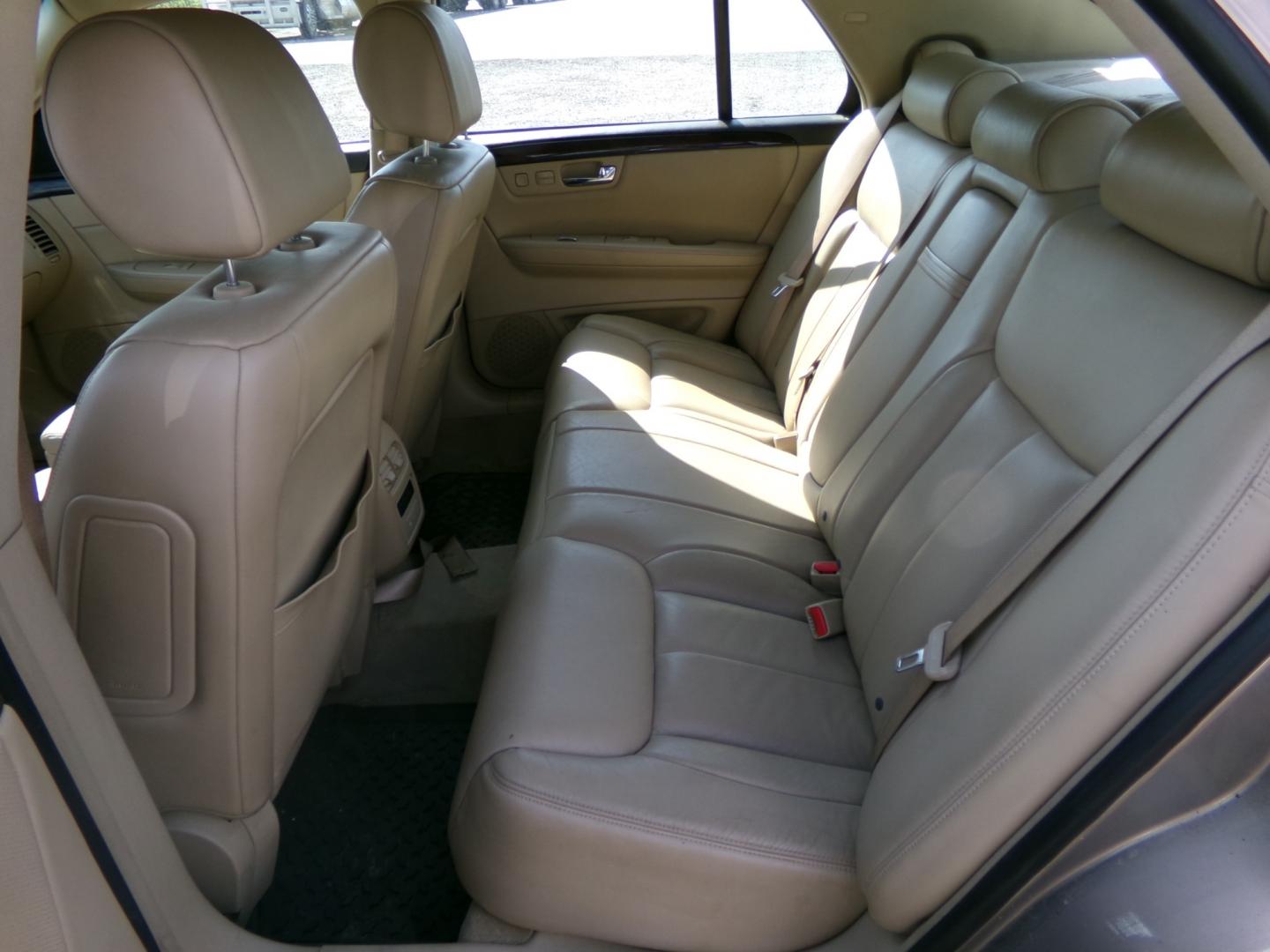2007 Beige Cadillac DTS Luxury 1 (1G6KD57Y37U) with an 4.6L V8 DOHC 32V engine, 4-Speed Automatic Overdrive transmission, located at 2630 Philips Field Rd., Fairbanks, AK, 99709, (907) 458-0593, 64.848068, -147.780609 - Photo#5