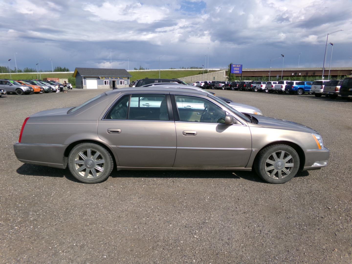 2007 Beige Cadillac DTS Luxury 1 (1G6KD57Y37U) with an 4.6L V8 DOHC 32V engine, 4-Speed Automatic Overdrive transmission, located at 2630 Philips Field Rd., Fairbanks, AK, 99709, (907) 458-0593, 64.848068, -147.780609 - Photo#2
