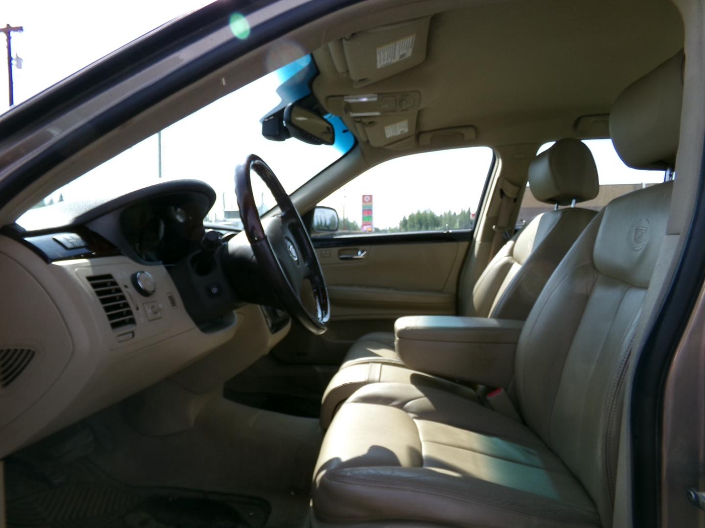 2007 Beige Cadillac DTS Luxury 1 (1G6KD57Y37U) with an 4.6L V8 DOHC 32V engine, 4-Speed Automatic Overdrive transmission, located at 2630 Philips Field Rd., Fairbanks, AK, 99709, (907) 458-0593, 64.848068, -147.780609 - Photo#4