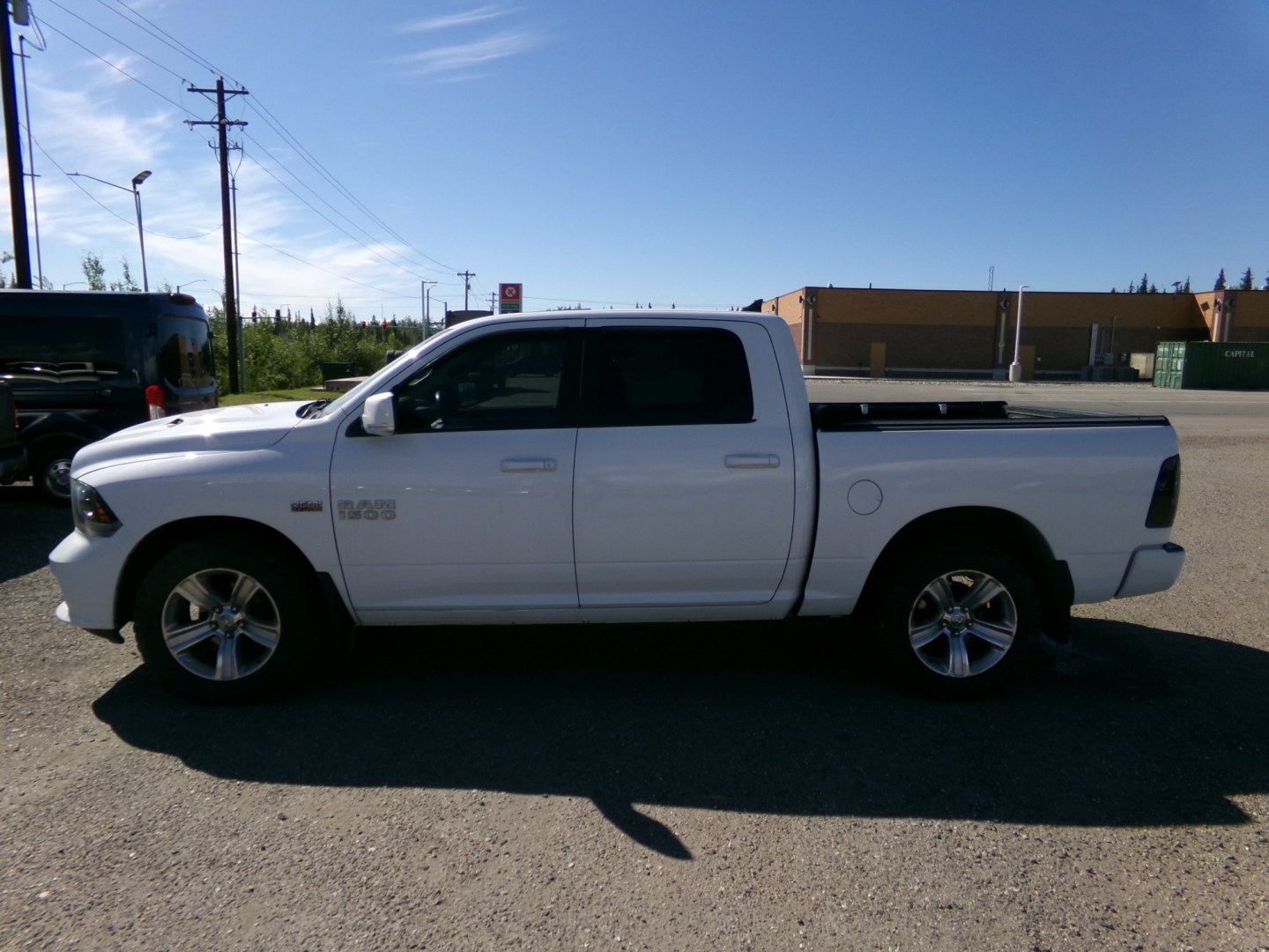 2015 White Dodge Ram 1500 Sport Crew Cab SWB 4WD (1C6RR7MT8FS) with an 5.7L V8 OHV 16V engine, 6-Speed Automatic transmission, located at 2630 Philips Field Rd., Fairbanks, AK, 99709, (907) 458-0593, 64.848068, -147.780609- Photo#2