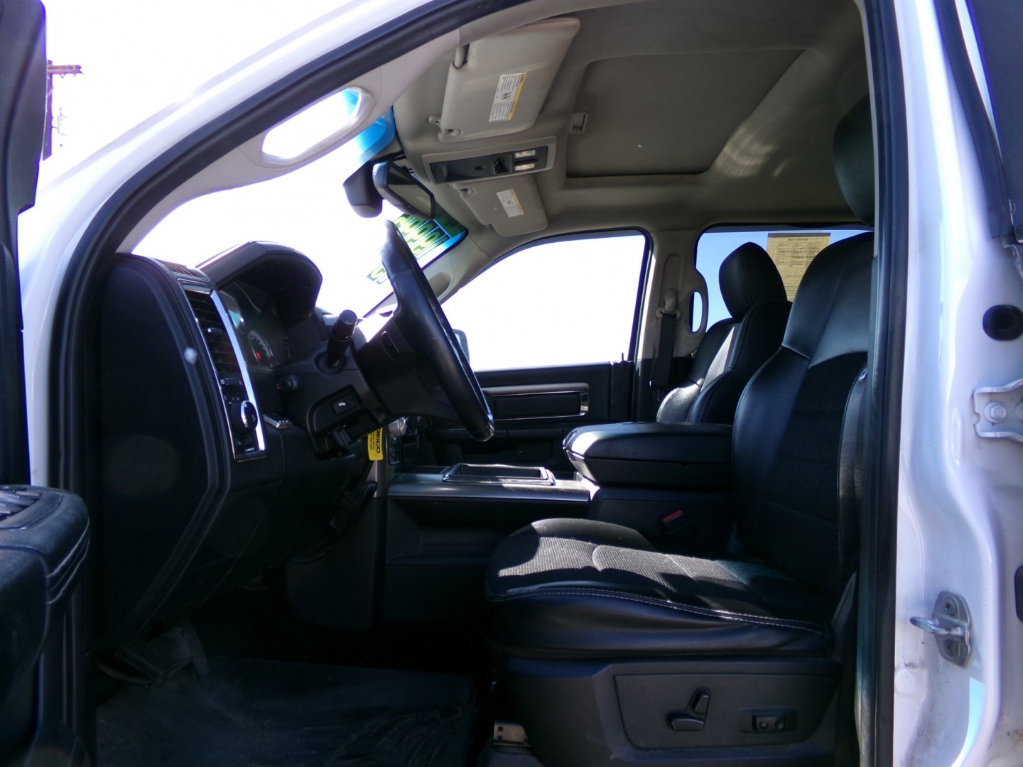 2015 White Dodge Ram 1500 Sport Crew Cab SWB 4WD (1C6RR7MT8FS) with an 5.7L V8 OHV 16V engine, 6-Speed Automatic transmission, located at 2630 Philips Field Rd., Fairbanks, AK, 99709, (907) 458-0593, 64.848068, -147.780609- Photo#4