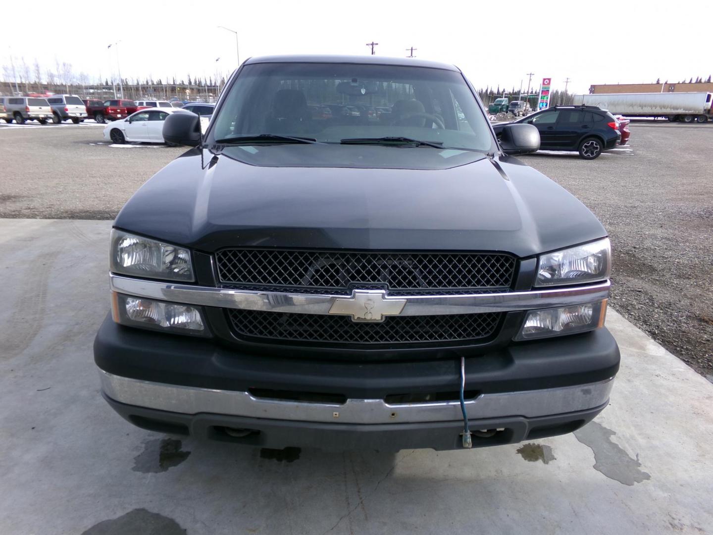 2004 Grey Chevrolet Silverado 1500 LS Crew Cab 4WD (2GCEK13T141) with an 5.3L V8 OHV 16V engine, 4-Speed Automatic Overdrive transmission, located at 2630 Philips Field Rd., Fairbanks, AK, 99709, (907) 458-0593, 64.848068, -147.780609 - Photo#1
