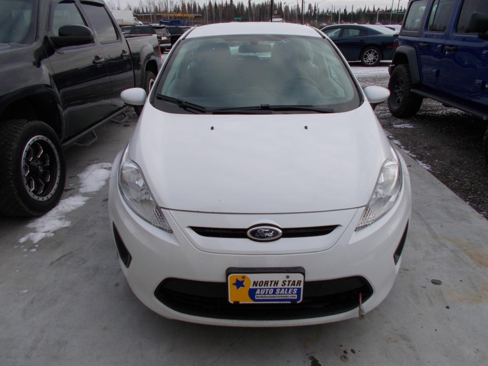 2013 White Ford Fiesta S Hatchback (3FADP4TJXDM) with an 1.6L L4 DOHC 16V engine, located at 2630 Philips Field Rd., Fairbanks, AK, 99709, (907) 458-0593, 64.848068, -147.780609 - Photo #1