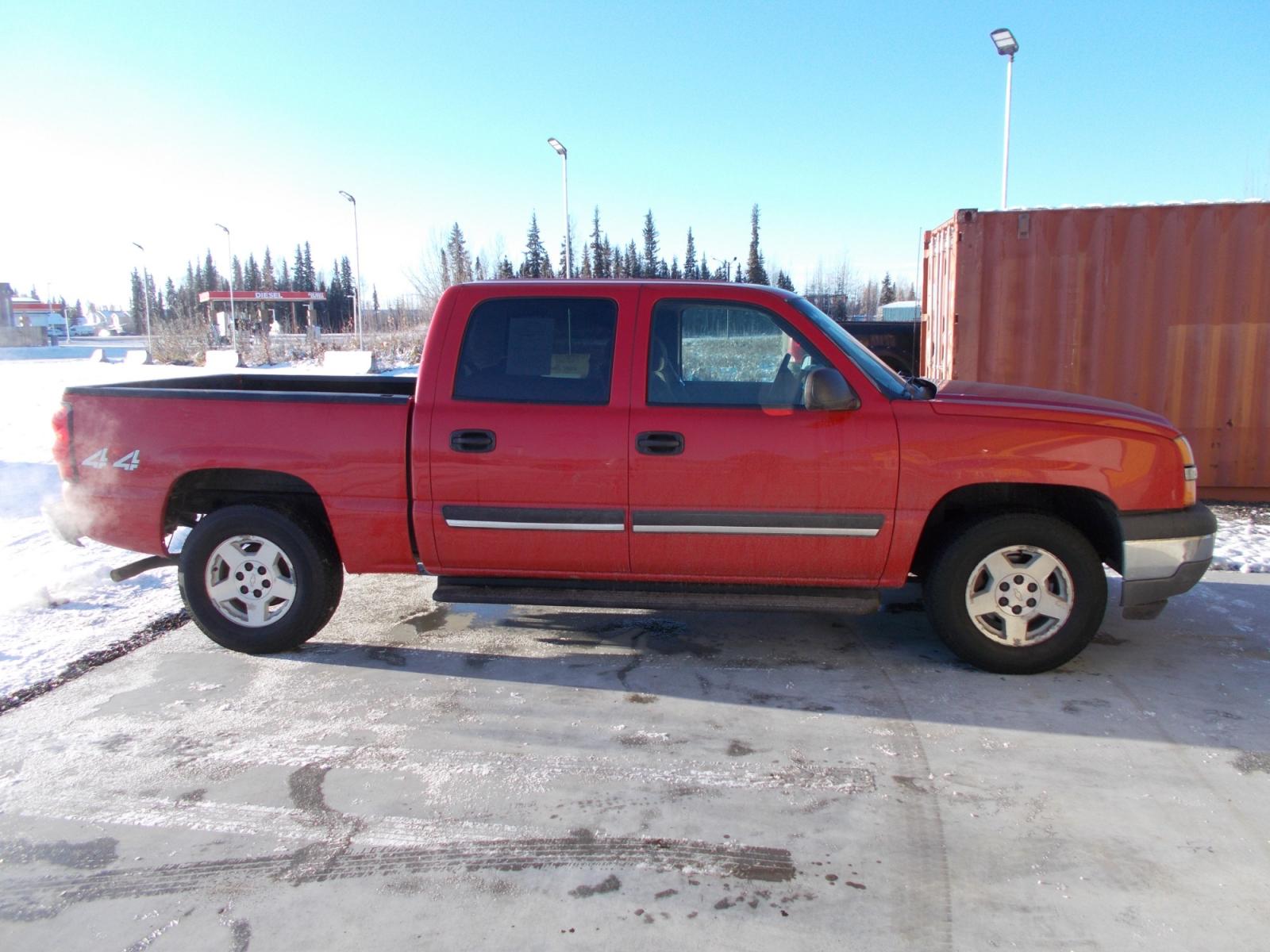2005 Red Chevrolet Silverado 1500 LS Crew Cab 4WD (2GCEK13T251) with an 5.3L V8 OHV 16V engine, 4-Speed Automatic Overdrive transmission, located at 2630 Philips Field Rd., Fairbanks, AK, 99709, (907) 458-0593, 64.848068, -147.780609 - Photo #2