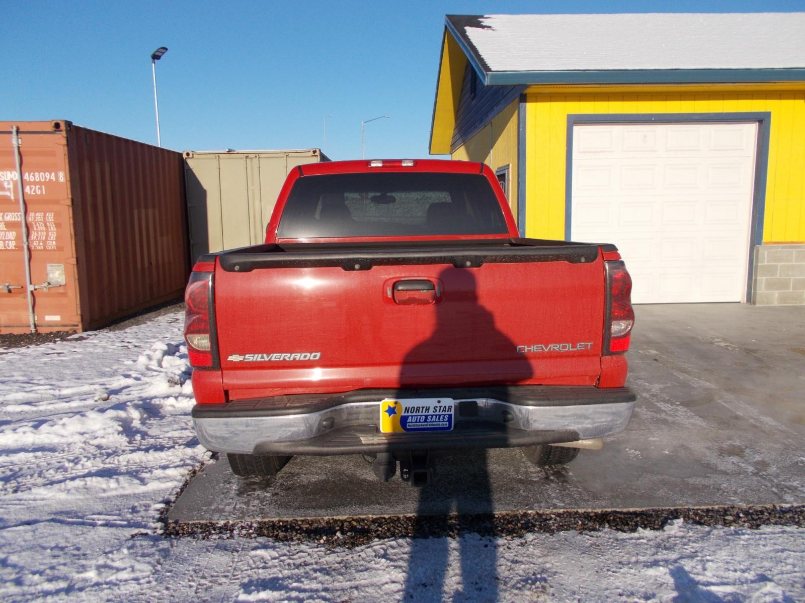 2005 Red Chevrolet Silverado 1500 LS Crew Cab 4WD (2GCEK13T251) with an 5.3L V8 OHV 16V engine, 4-Speed Automatic Overdrive transmission, located at 2630 Philips Field Rd., Fairbanks, AK, 99709, (907) 458-0593, 64.848068, -147.780609 - Photo #3