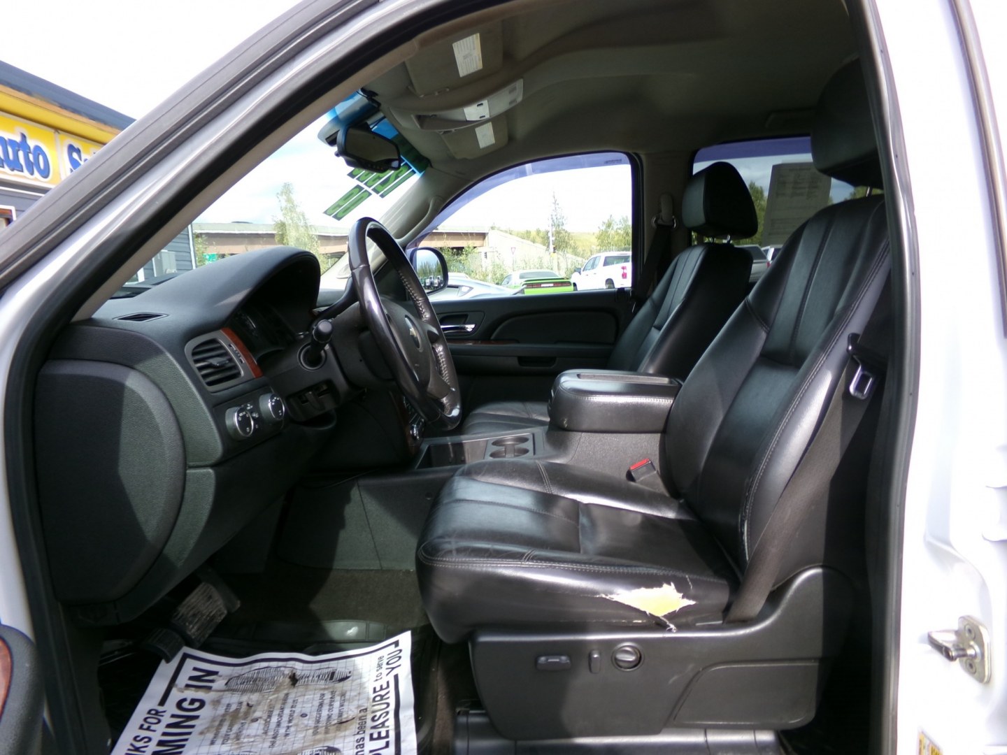 2009 White Chevrolet Silverado 1500 LTZ Crew Cab 4WD (3GCEK333X9G) with an 5.3L V8 OHV 16V FFV engine, 4-Speed Automatic transmission, located at 2630 Philips Field Rd., Fairbanks, AK, 99709, (907) 458-0593, 64.848068, -147.780609- Photo#4