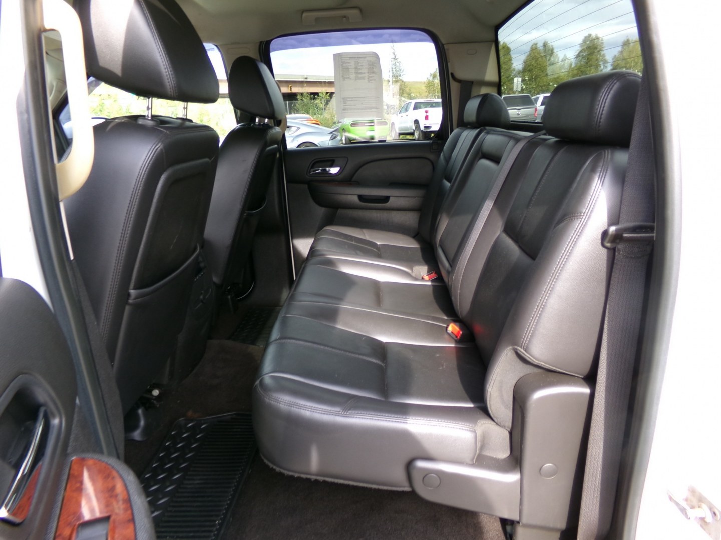 2009 White Chevrolet Silverado 1500 LTZ Crew Cab 4WD (3GCEK333X9G) with an 5.3L V8 OHV 16V FFV engine, 4-Speed Automatic transmission, located at 2630 Philips Field Rd., Fairbanks, AK, 99709, (907) 458-0593, 64.848068, -147.780609- Photo#5
