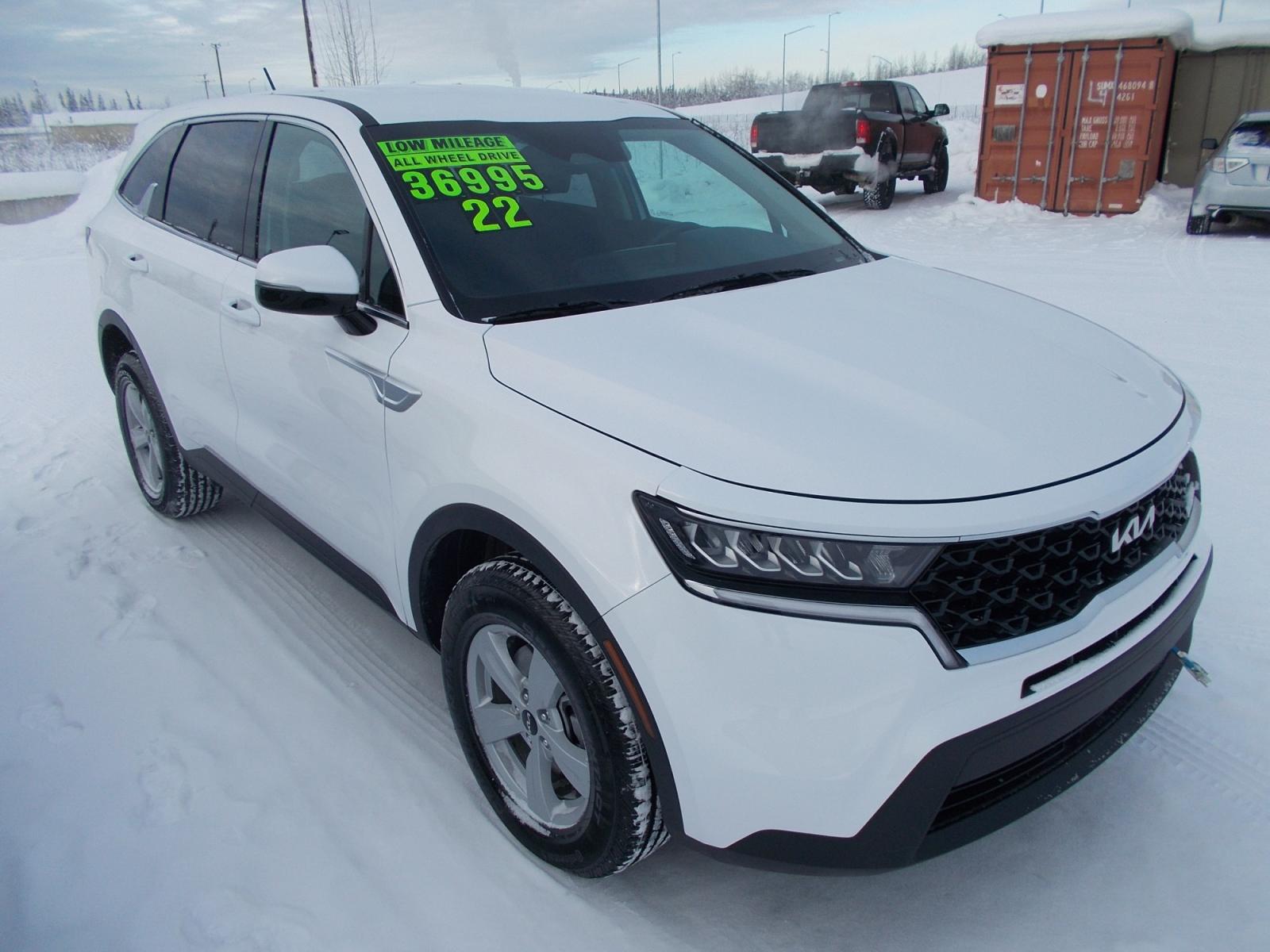 2022 White Kia Sorento LX AWD (5XYRGDLC8NG) with an 2.4L L4 DOHC 16V engine, 6A transmission, located at 2630 Philips Field Rd., Fairbanks, AK, 99709, (907) 458-0593, 64.848068, -147.780609 - Photo #0