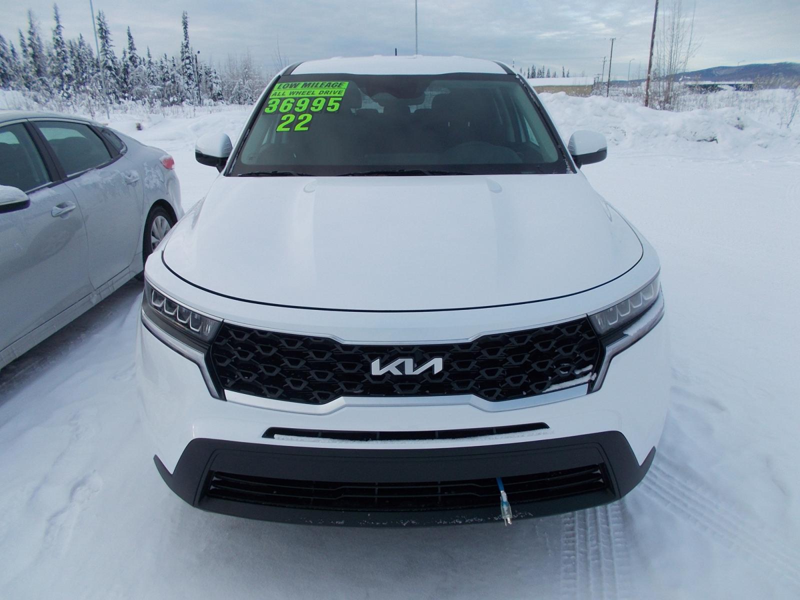 2022 White Kia Sorento LX AWD (5XYRGDLC8NG) with an 2.4L L4 DOHC 16V engine, 6A transmission, located at 2630 Philips Field Rd., Fairbanks, AK, 99709, (907) 458-0593, 64.848068, -147.780609 - Photo #1