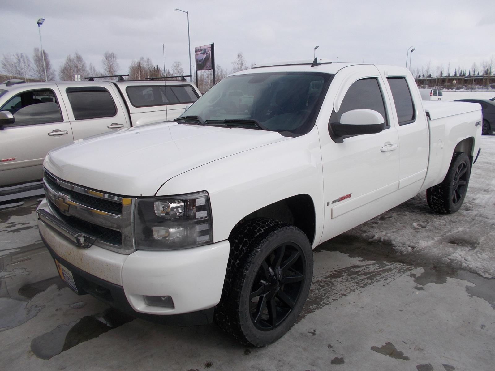 2008 White Chevrolet Silverado 1500 LT1 Ext. Cab Long Box 4WD (1GCEK19Y98Z) with an 6.0L V8 OHV 16V engine, 4-Speed Automatic Overdrive transmission, located at 2630 Philips Field Rd., Fairbanks, AK, 99709, (907) 458-0593, 64.848068, -147.780609 - Photo #0