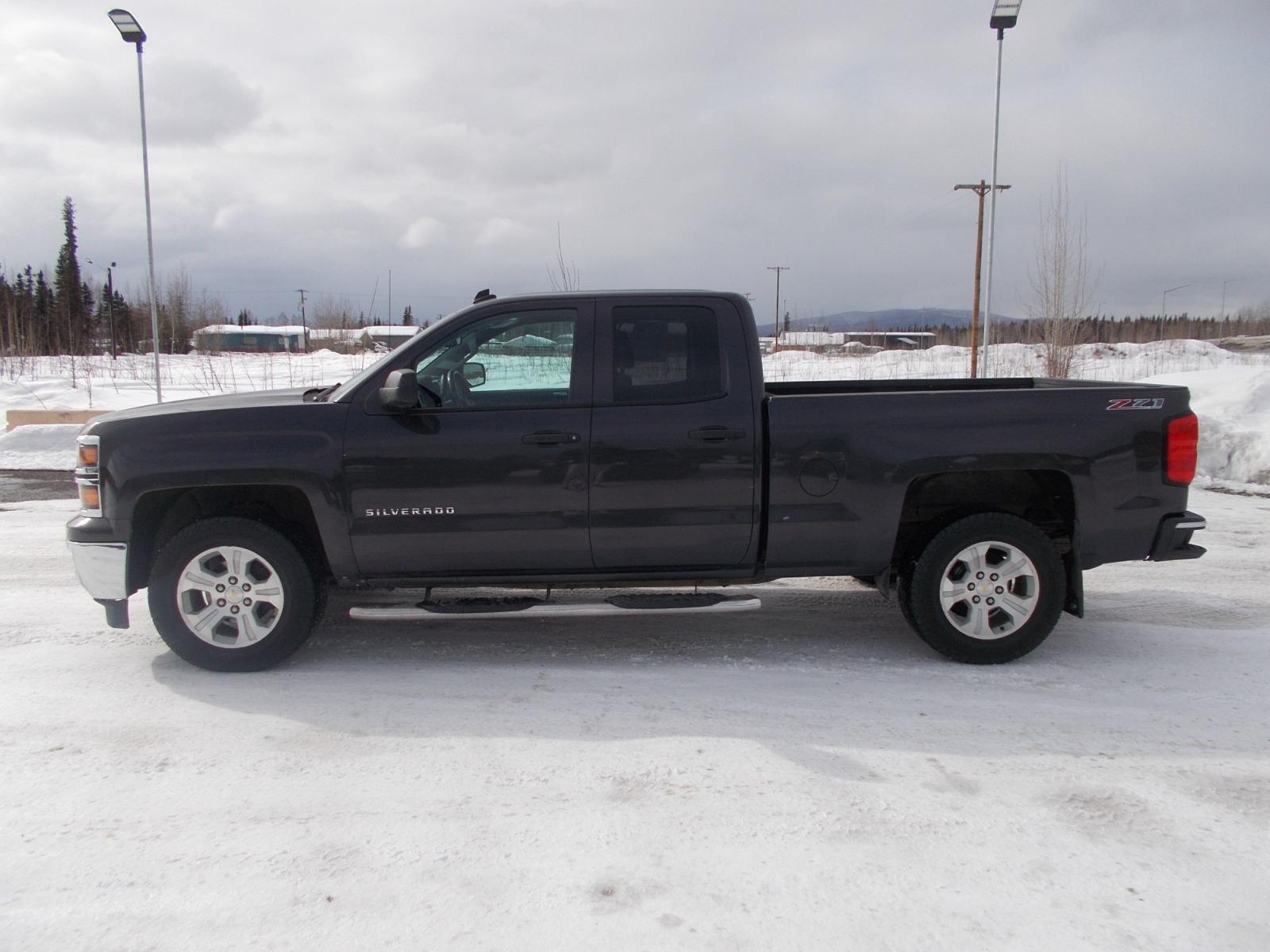 2014 Black Chevrolet Silverado 1500 1LT Double Cab 4WD (1GCVKREC7EZ) with an 5.3L V8 OHV 16V engine, 6-Speed Automatic transmission, located at 2630 Philips Field Rd., Fairbanks, AK, 99709, (907) 458-0593, 64.848068, -147.780609 - Photo #2