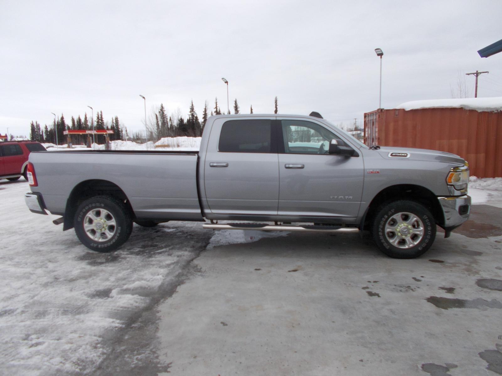 2019 Silver Dodge 2500 Tradesman Crew Cab LWB 4WD (3C6UR5JJ0KG) with an 6.4L V8 engine, 6A transmission, located at 2630 Philips Field Rd., Fairbanks, AK, 99709, (907) 458-0593, 64.848068, -147.780609 - Photo #2