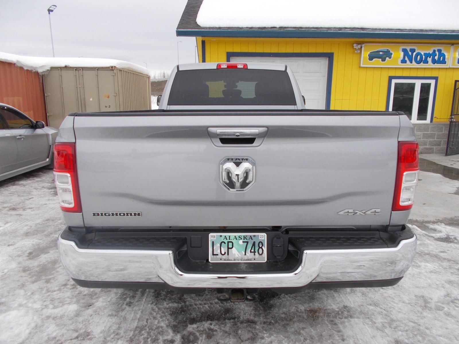 2019 Silver Dodge 2500 Tradesman Crew Cab LWB 4WD (3C6UR5JJ0KG) with an 6.4L V8 engine, 6A transmission, located at 2630 Philips Field Rd., Fairbanks, AK, 99709, (907) 458-0593, 64.848068, -147.780609 - Photo #3