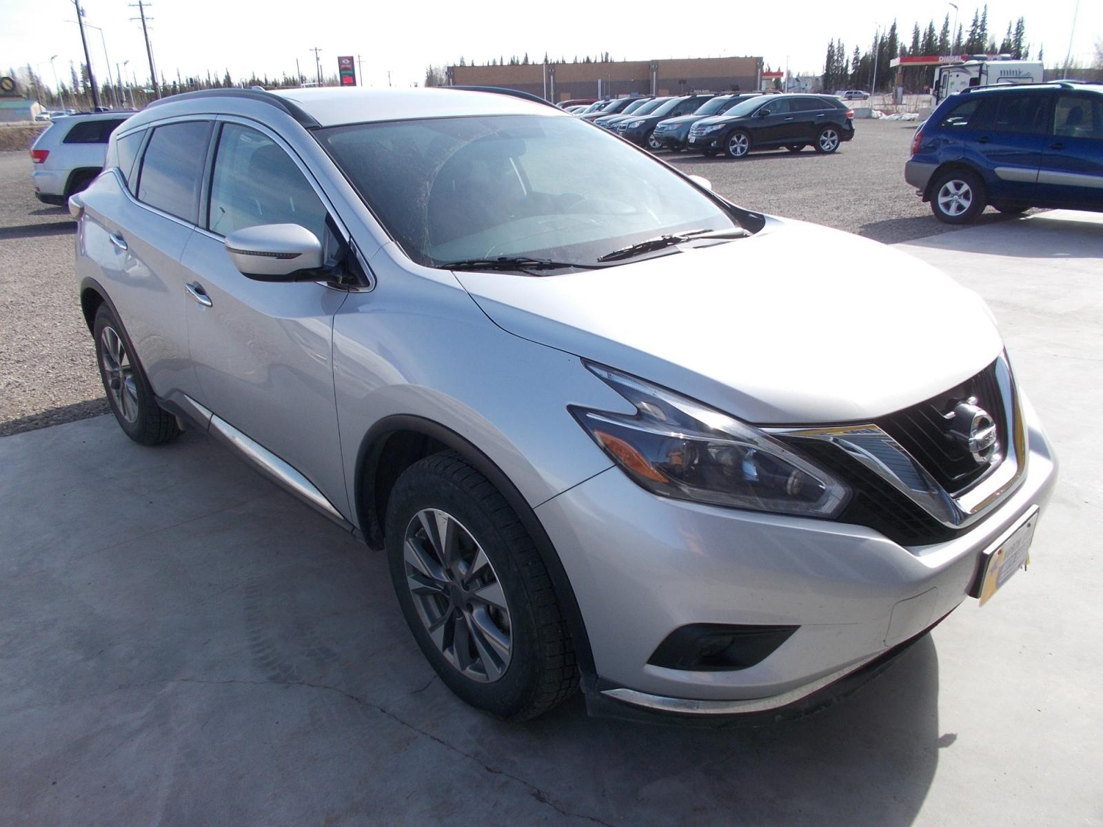 2018 Silver Nissan Murano Platinum AWD (5N1AZ2MH4JN) with an 3.5L V6 DOHC 24V engine, CVT transmission, located at 2630 Philips Field Rd., Fairbanks, AK, 99709, (907) 458-0593, 64.848068, -147.780609 - Photo #0