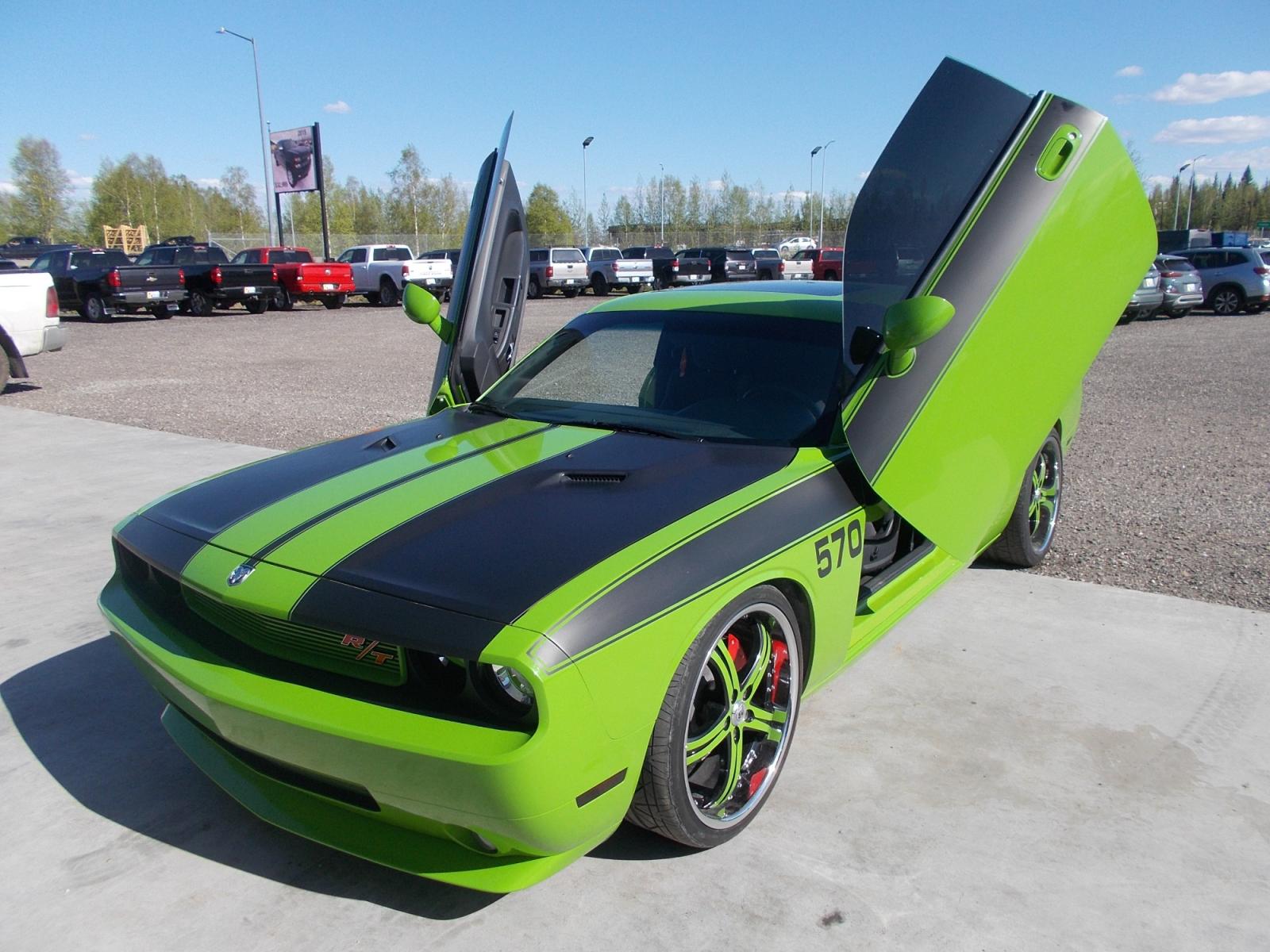 2010 Green and Matte Black Dodge Challenger R/T (2B3CJ5DT8AH) with an 5.7L V8 OHV 16V engine, 4-Speed Automatic transmission, located at 2630 Philips Field Rd., Fairbanks, AK, 99709, (907) 458-0593, 64.848068, -147.780609 - Photo #7