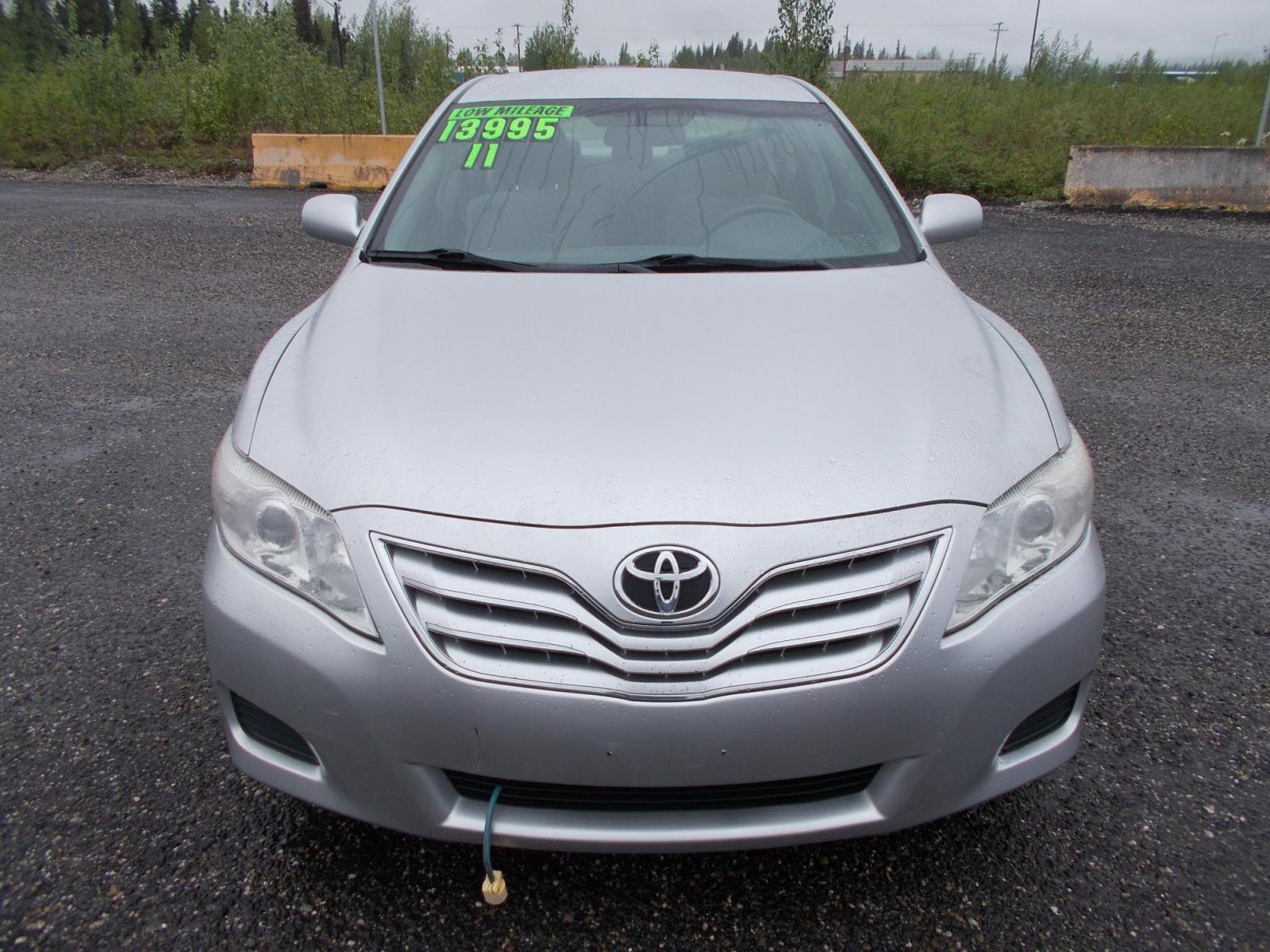 2011 Silver Toyota Camry SE 6-Spd MT (4T1BF3EK3BU) with an 2.5L L4 DOHC 16V engine, 6-Speed Manual transmission, located at 2630 Philips Field Rd., Fairbanks, AK, 99709, (907) 458-0593, 64.848068, -147.780609 - Photo #1