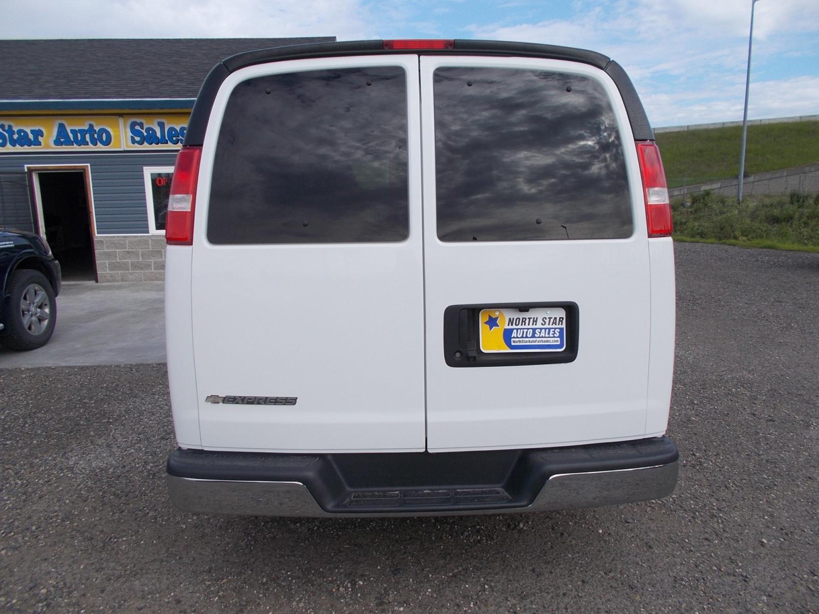 2018 White Chevrolet Express LT 3500 (1GAZGMFP2J1) with an 4.3L V6 DOHC 24V engine, 6A transmission, located at 2630 Philips Field Rd., Fairbanks, AK, 99709, (907) 458-0593, 64.848068, -147.780609 - Photo #3