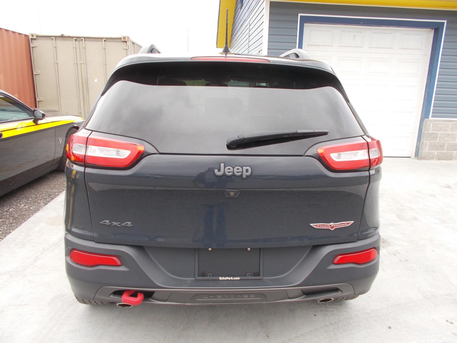 2017 Black Jeep Cherokee Trailhawk 4WD (1C4PJMBS3HW) with an 3.2L V6 DOHC 24V engine, 9A transmission, located at 2630 Philips Field Rd., Fairbanks, AK, 99709, (907) 458-0593, 64.848068, -147.780609 - Photo #3