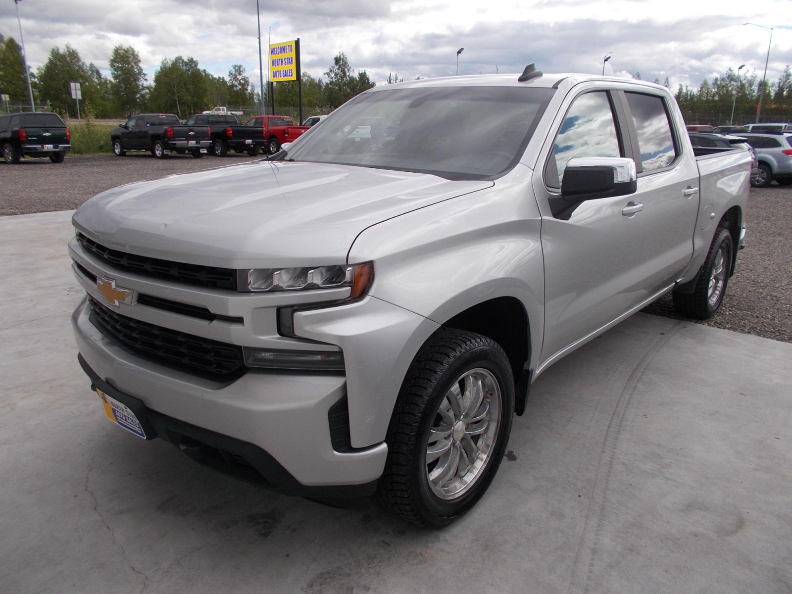 2020 Silver Chevrolet Silverado 1500 LT Crew Cab Long Box 4WD (1GCUYDED6LZ) with an 5.3L V8 OHV 16V engine, 6A transmission, located at 2630 Philips Field Rd., Fairbanks, AK, 99709, (907) 458-0593, 64.848068, -147.780609 - Photo #0