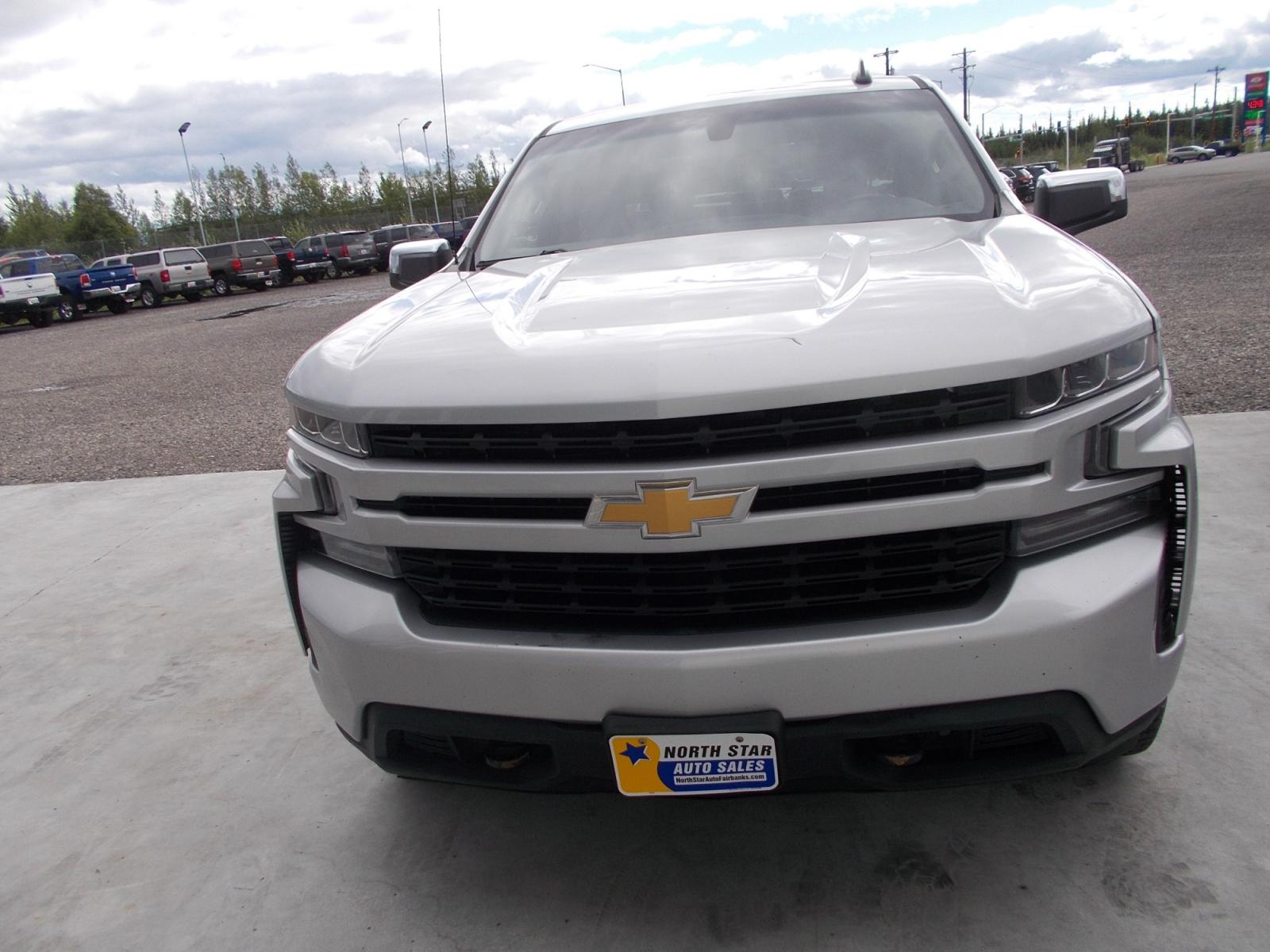 2020 Silver Chevrolet Silverado 1500 LT Crew Cab Long Box 4WD (1GCUYDED6LZ) with an 5.3L V8 OHV 16V engine, 6A transmission, located at 2630 Philips Field Rd., Fairbanks, AK, 99709, (907) 458-0593, 64.848068, -147.780609 - Photo #1