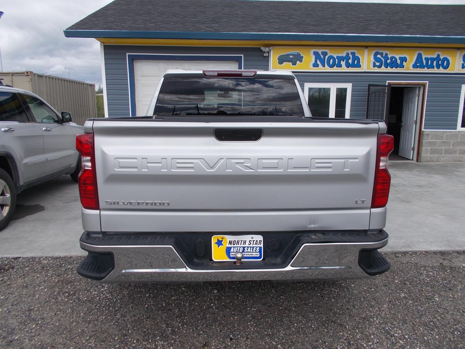 2020 Silver Chevrolet Silverado 1500 LT Crew Cab Long Box 4WD (1GCUYDED6LZ) with an 5.3L V8 OHV 16V engine, 6A transmission, located at 2630 Philips Field Rd., Fairbanks, AK, 99709, (907) 458-0593, 64.848068, -147.780609 - Photo #3