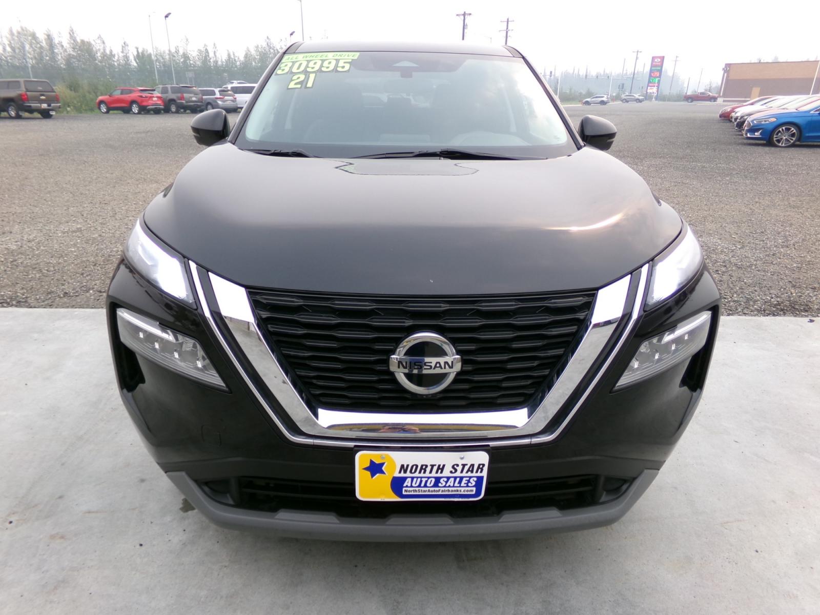 2021 Black Nissan Rogue SV AWD (5N1AT3BB7MC) with an 2.5L L4 DOHC 16V engine, CVT transmission, located at 2630 Philips Field Rd., Fairbanks, AK, 99709, (907) 458-0593, 64.848068, -147.780609 - Photo #1