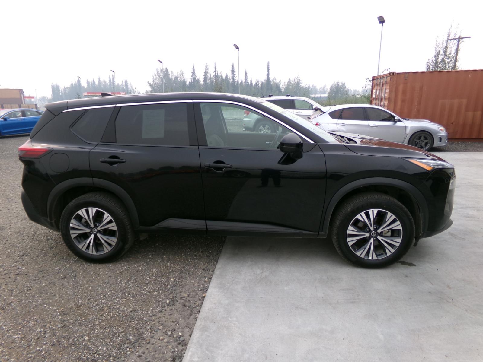 2021 Black Nissan Rogue SV AWD (5N1AT3BB7MC) with an 2.5L L4 DOHC 16V engine, CVT transmission, located at 2630 Philips Field Rd., Fairbanks, AK, 99709, (907) 458-0593, 64.848068, -147.780609 - Photo #2