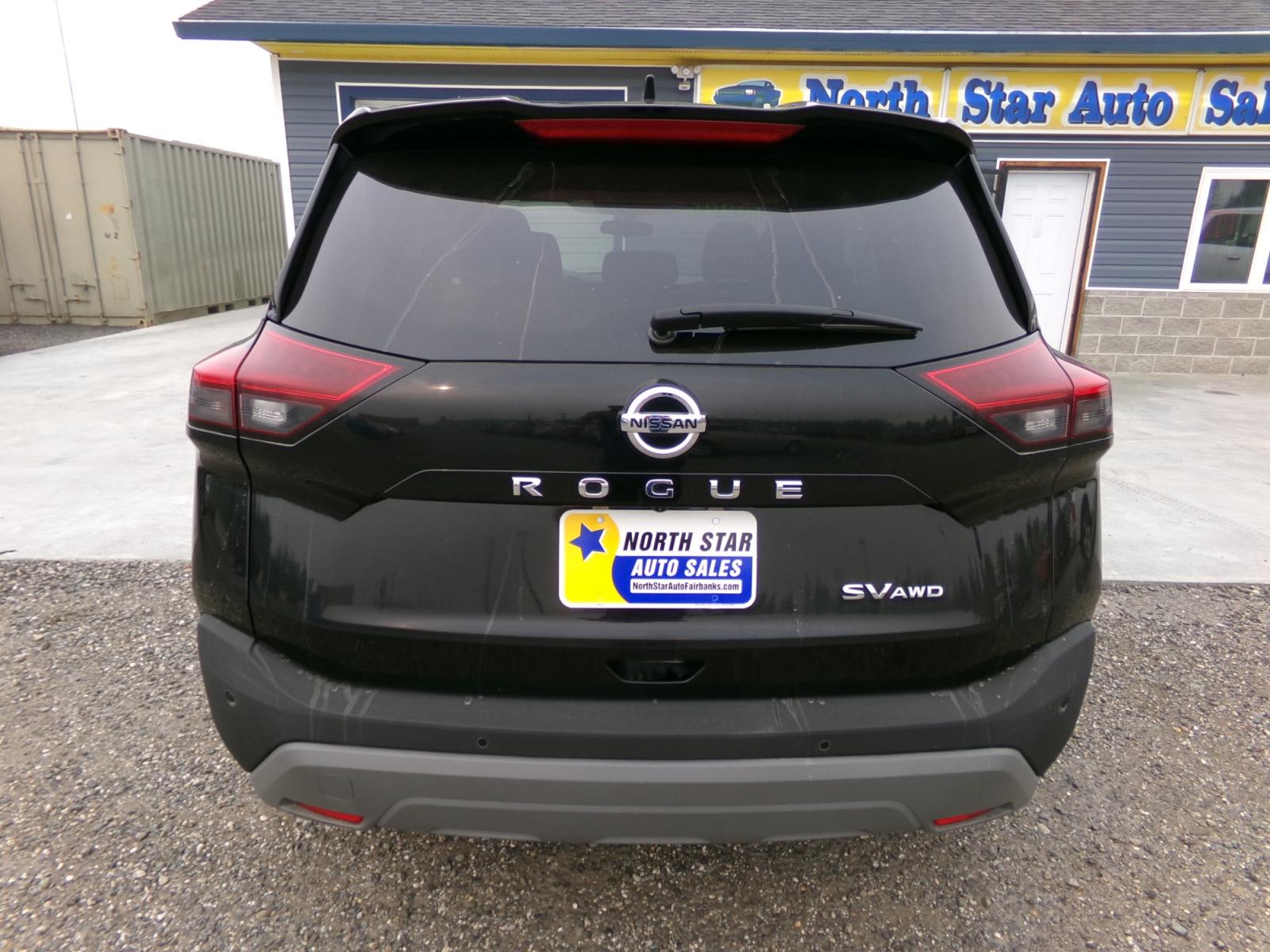 2021 Black Nissan Rogue SV AWD (5N1AT3BB7MC) with an 2.5L L4 DOHC 16V engine, CVT transmission, located at 2630 Philips Field Rd., Fairbanks, AK, 99709, (907) 458-0593, 64.848068, -147.780609 - Photo #3