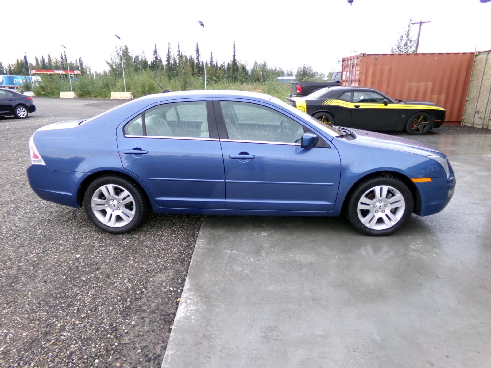 2009 Ford Fusion V6 SEL (3FAHP08149R) with an 3.0L V6 DOHC 24V engine, located at 2630 Philips Field Rd., Fairbanks, AK, 99709, (907) 458-0593, 64.848068, -147.780609 - Photo #2