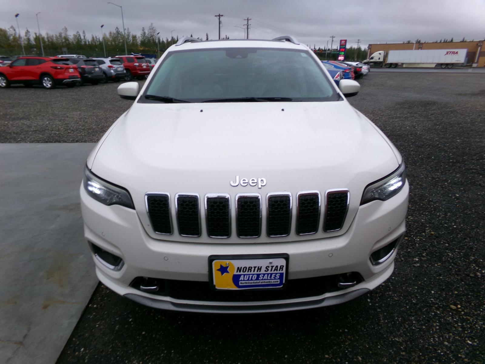 2019 White Jeep Cherokee Overland 4WD (1C4PJMJN6KD) with an 2.0L L4 DOHC 16V TURBO engine, 9A transmission, located at 2630 Philips Field Rd., Fairbanks, AK, 99709, (907) 458-0593, 64.848068, -147.780609 - Photo #1