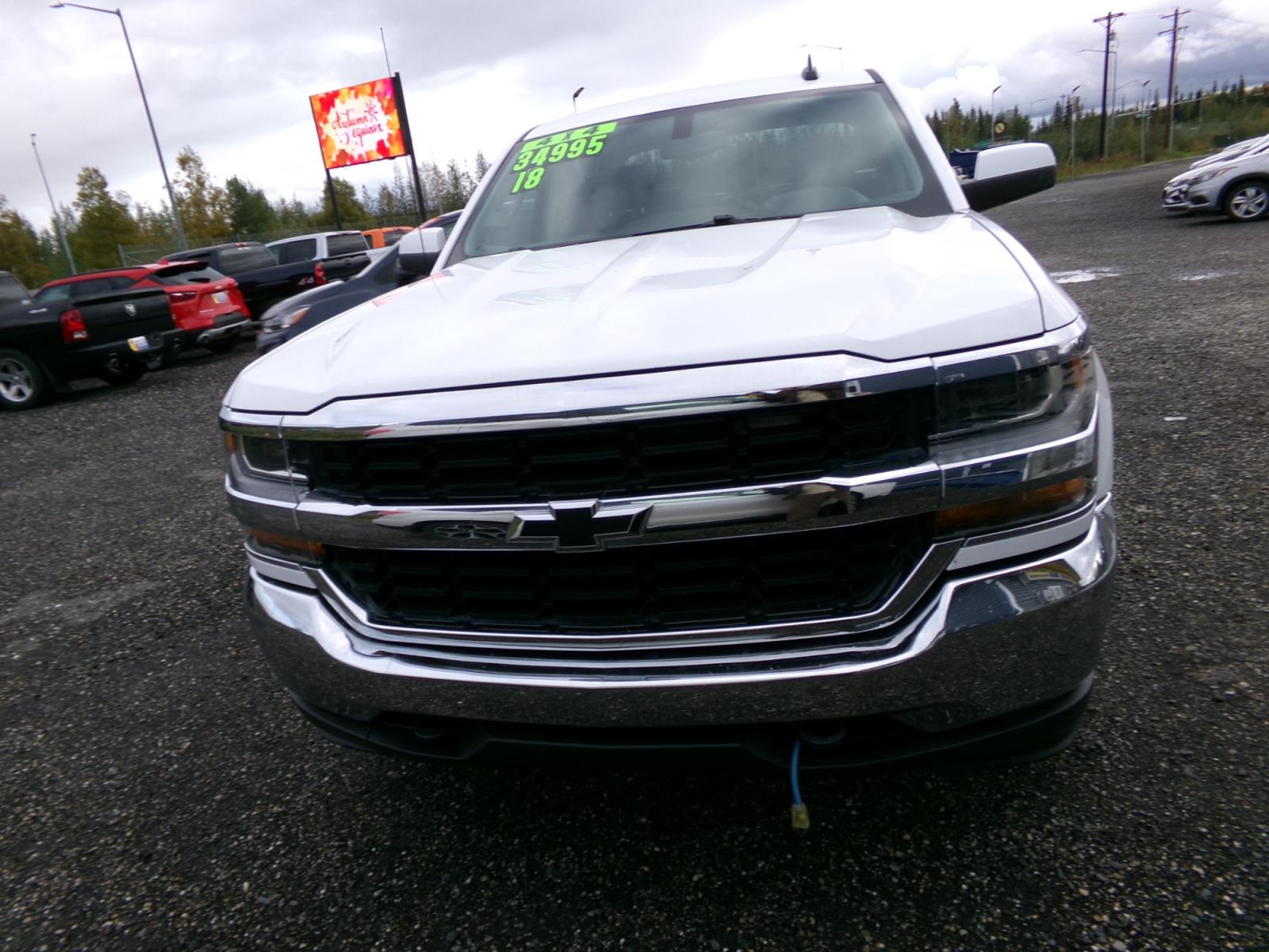 2018 White Chevrolet Silverado 1500 LT Crew Cab Long Box 4WD (3GCUKREC5JG) with an 5.3L V8 OHV 16V engine, 6A transmission, located at 2630 Philips Field Rd., Fairbanks, AK, 99709, (907) 458-0593, 64.848068, -147.780609 - Photo #1