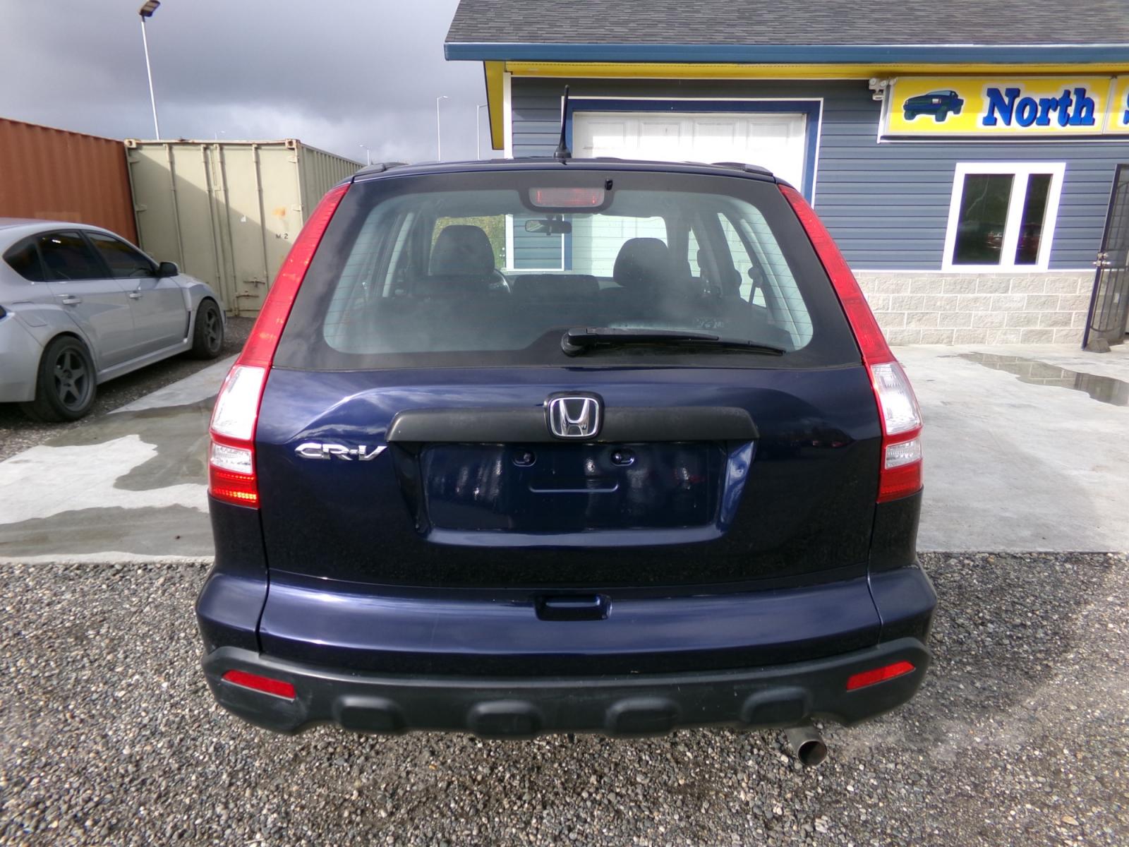 2007 Blue Honda CR-V LX 4WD AT (JHLRE48367C) with an 2.4L L4 DOHC 16V engine, 5-Speed Automatic Overdrive transmission, located at 2630 Philips Field Rd., Fairbanks, AK, 99709, (907) 458-0593, 64.848068, -147.780609 - Photo #3