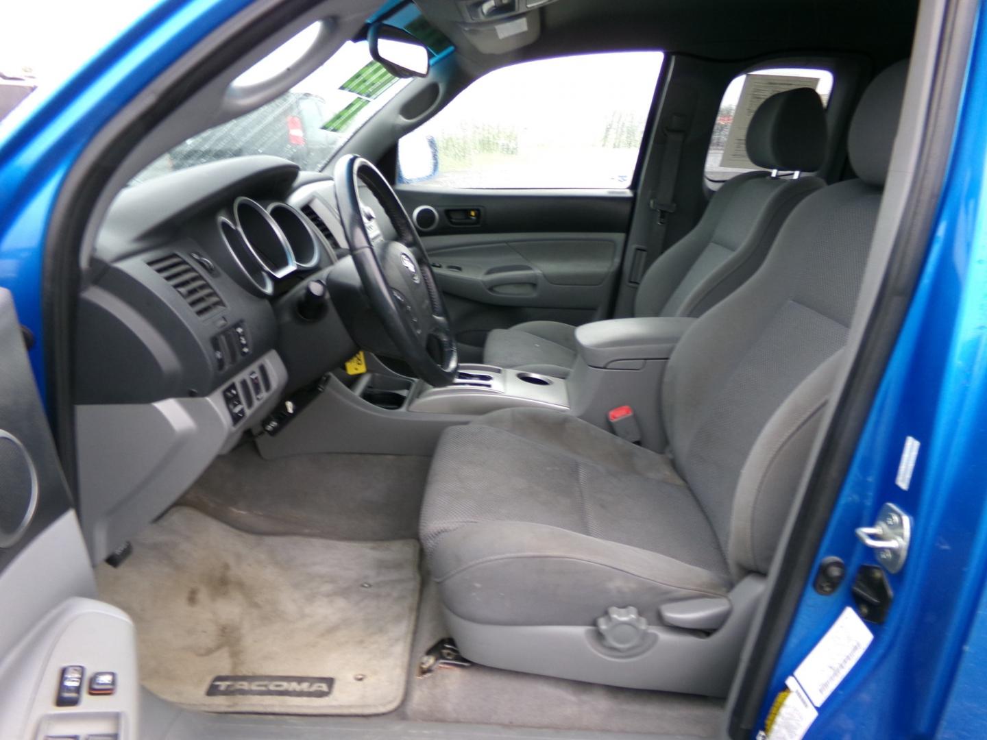 2005 Blue /Black Toyota Tacoma Access Cab V6 Automatic 4WD (5TEUU42N75Z) with an 4.0L V6 DOHC 24V engine, 5-Speed Automatic Overdrive transmission, located at 2630 Philips Field Rd., Fairbanks, AK, 99709, (907) 458-0593, 64.848068, -147.780609 - Photo#4