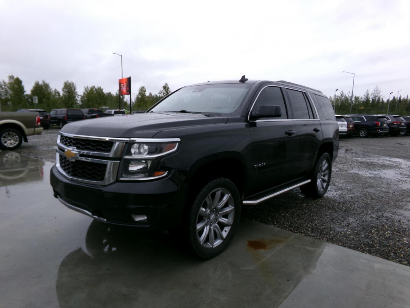 2018 Chevrolet Tahoe LT 4WD (1GNSKBKC0JR) with an 5.3L V8 OHV 16V engine, 6A transmission, located at 2630 Philips Field Rd., Fairbanks, AK, 99709, (907) 458-0593, 64.848068, -147.780609 - Photo#0