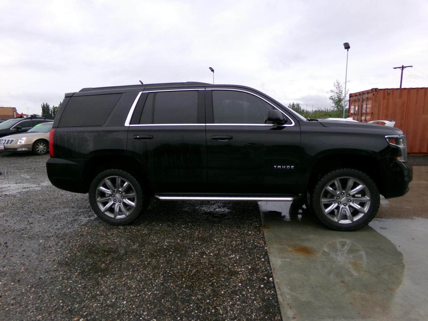 2018 Chevrolet Tahoe LT 4WD (1GNSKBKC0JR) with an 5.3L V8 OHV 16V engine, 6A transmission, located at 2630 Philips Field Rd., Fairbanks, AK, 99709, (907) 458-0593, 64.848068, -147.780609 - Photo#2
