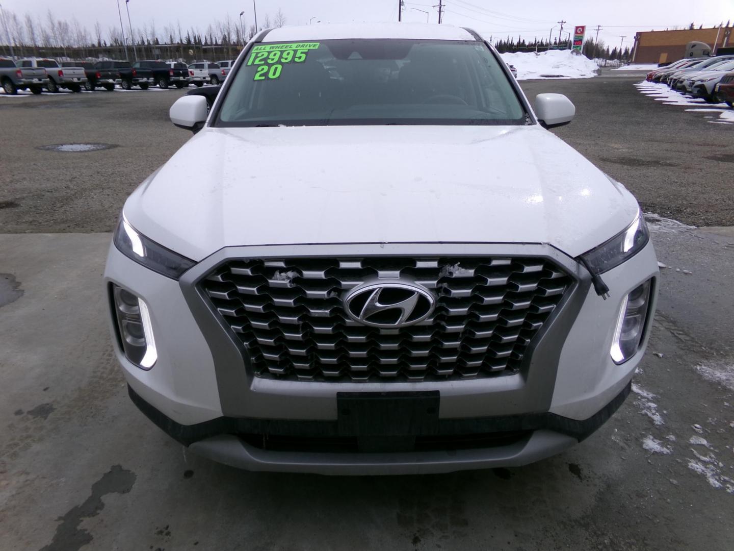 2020 White Hyundai Palisade SE AWD (KM8R1DHE4LU) with an 3.8L V6 DOHC 24V engine, 8A transmission, located at 2630 Philips Field Rd., Fairbanks, AK, 99709, (907) 458-0593, 64.848068, -147.780609 - Photo#1