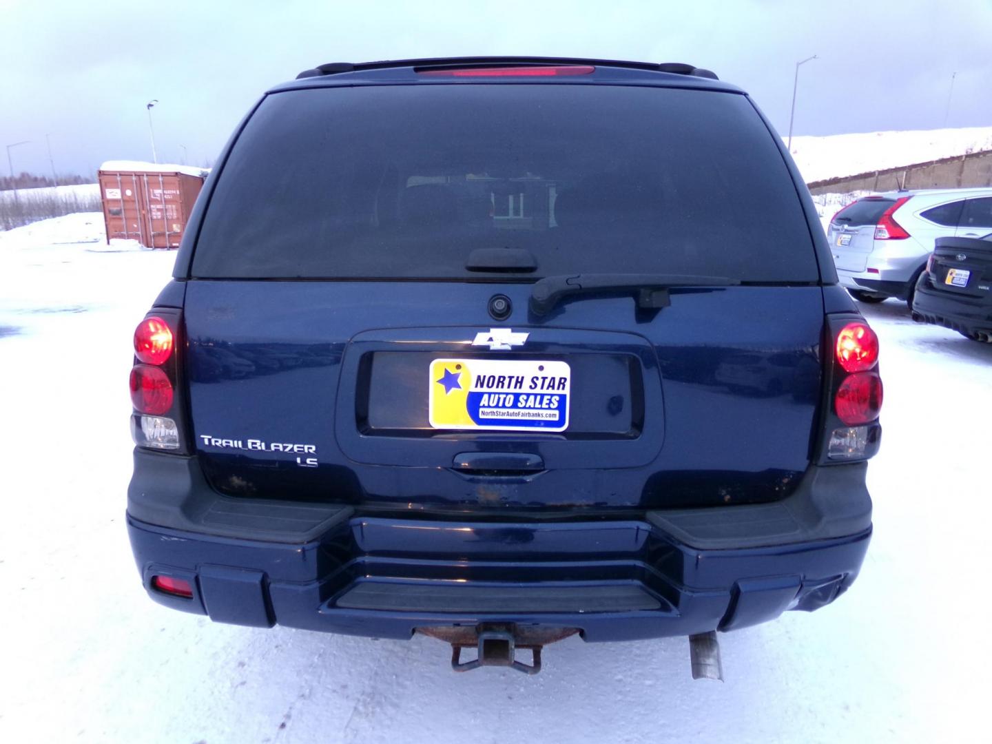 2007 Blue /Black Chevrolet TrailBlazer LS1 4WD (1GNDT13S172) with an 4.2L L6 DOHC 24V engine, 4-Speed Automatic Overdrive transmission, located at 2630 Philips Field Rd., Fairbanks, AK, 99709, (907) 458-0593, 64.848068, -147.780609 - Photo#3