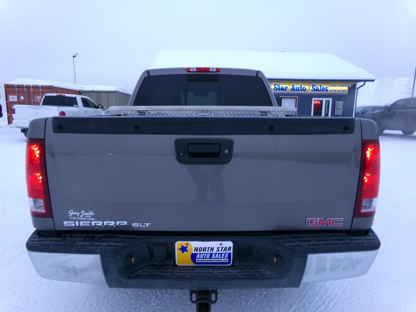 2013 Tan GMC Sierra 1500 SLT Crew Cab 4WD (3GTP2WE70DG) with an 5.3L V8 OHV 16V FFV engine, 6-Speed Automatic transmission, located at 2630 Philips Field Rd., Fairbanks, AK, 99709, (907) 458-0593, 64.848068, -147.780609 - Photo#4