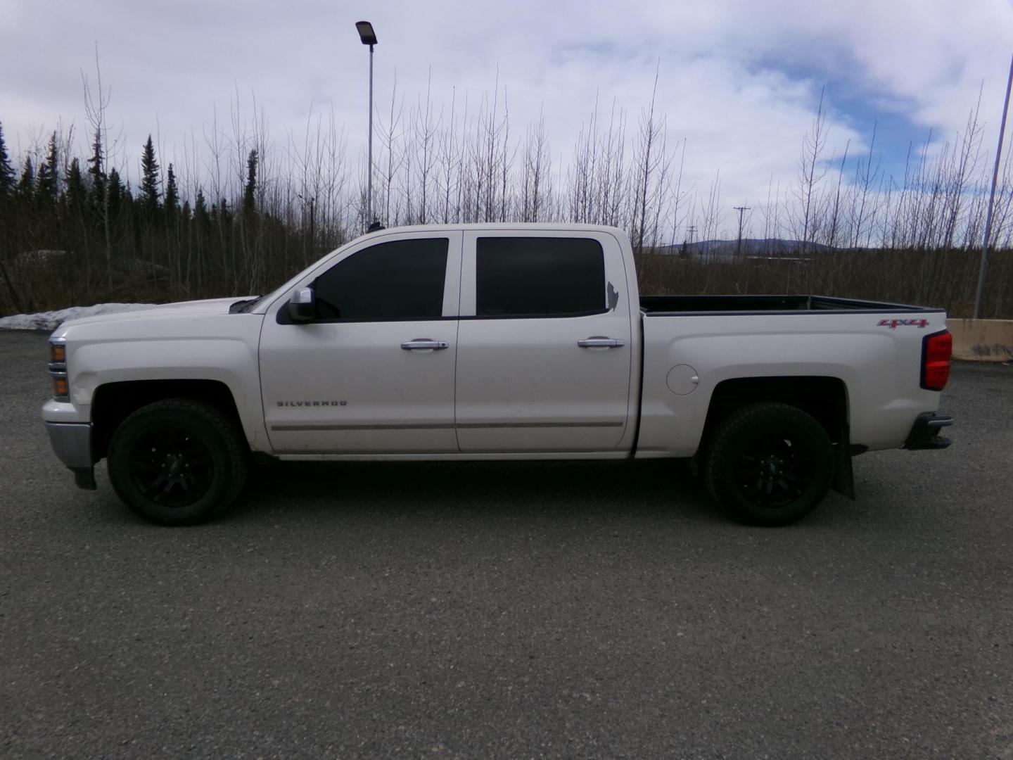 2014 White Chevrolet Silverado 1500 1LT Crew Cab 4WD (3GCUKREC8EG) with an 5.3L V8 OHV 16V engine, 6-Speed Automatic transmission, located at 2630 Philips Field Rd., Fairbanks, AK, 99709, (907) 458-0593, 64.848068, -147.780609 - Photo#2