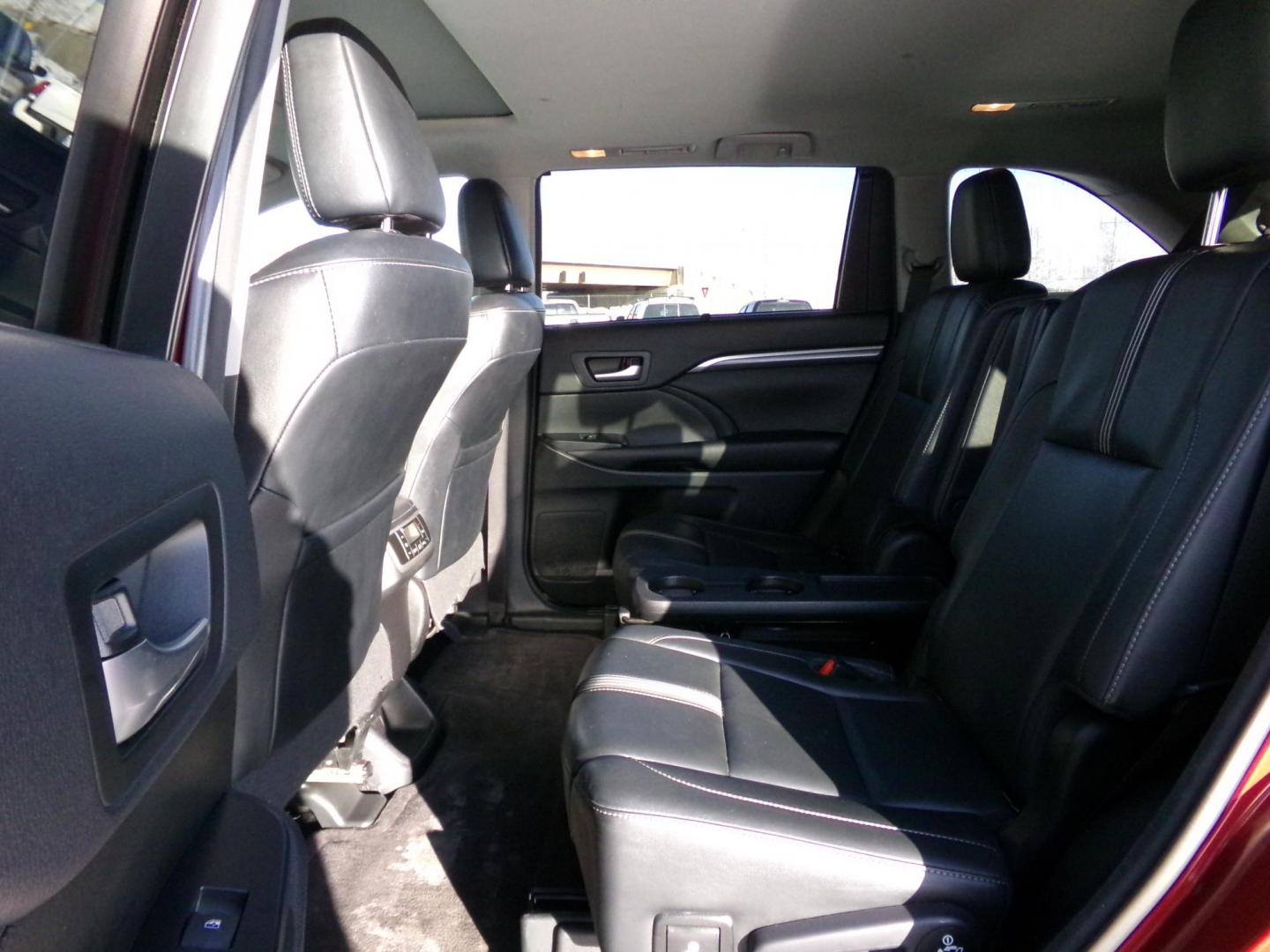 2017 Red Toyota Highlander XLE AWD V6 (5TDJZRFH6HS) with an 3.5L V6 DOHC 24V engine, 6A transmission, located at 2630 Philips Field Rd., Fairbanks, AK, 99709, (907) 458-0593, 64.848068, -147.780609 - Photo#7