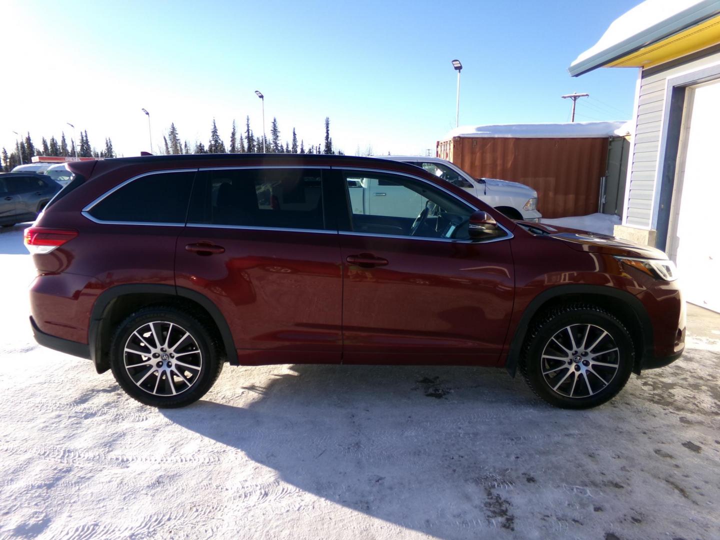 2017 Red Toyota Highlander XLE AWD V6 (5TDJZRFH6HS) with an 3.5L V6 DOHC 24V engine, 6A transmission, located at 2630 Philips Field Rd., Fairbanks, AK, 99709, (907) 458-0593, 64.848068, -147.780609 - Photo#2