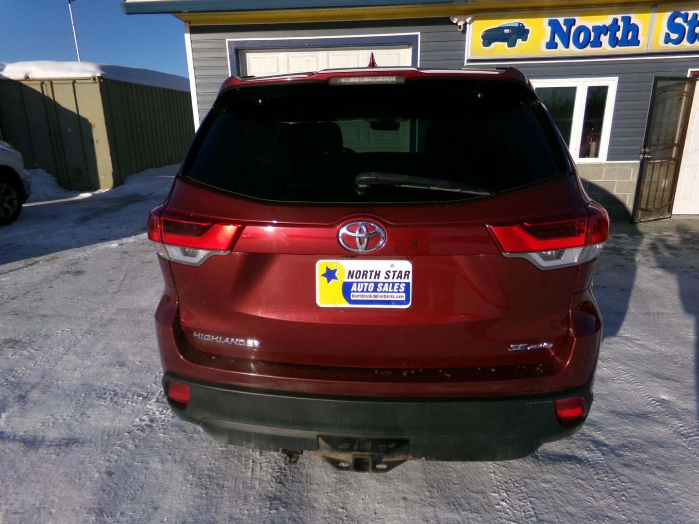 2017 Red Toyota Highlander XLE AWD V6 (5TDJZRFH6HS) with an 3.5L V6 DOHC 24V engine, 6A transmission, located at 2630 Philips Field Rd., Fairbanks, AK, 99709, (907) 458-0593, 64.848068, -147.780609 - Photo#3