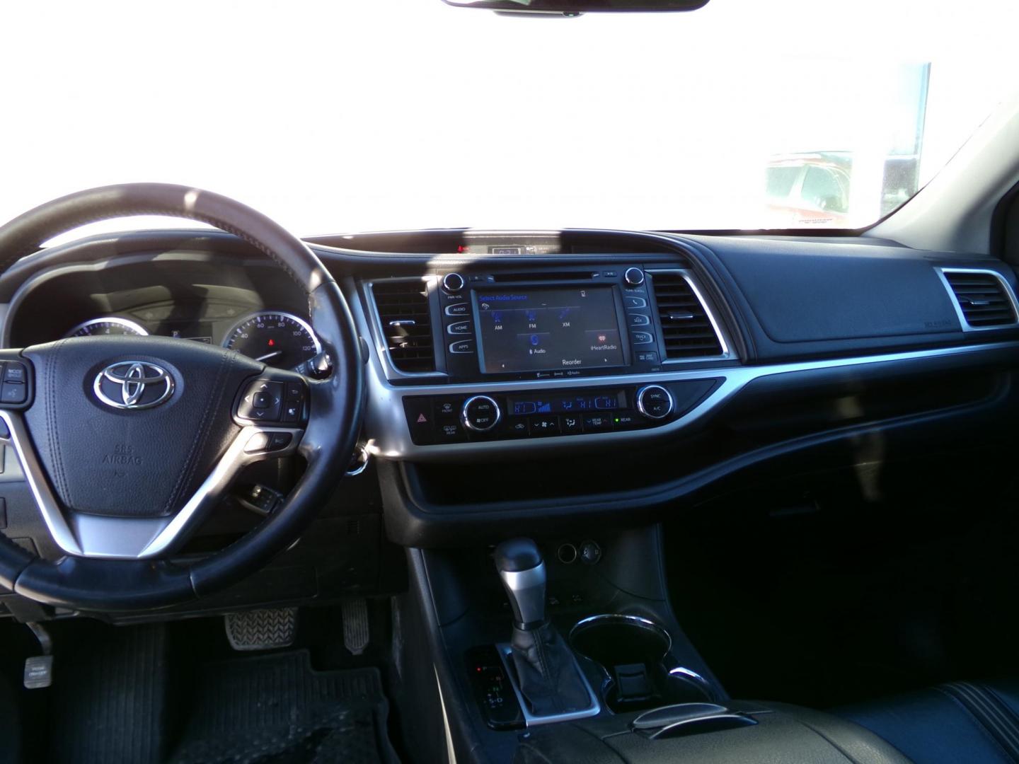 2017 Red Toyota Highlander XLE AWD V6 (5TDJZRFH6HS) with an 3.5L V6 DOHC 24V engine, 6A transmission, located at 2630 Philips Field Rd., Fairbanks, AK, 99709, (907) 458-0593, 64.848068, -147.780609 - Photo#4