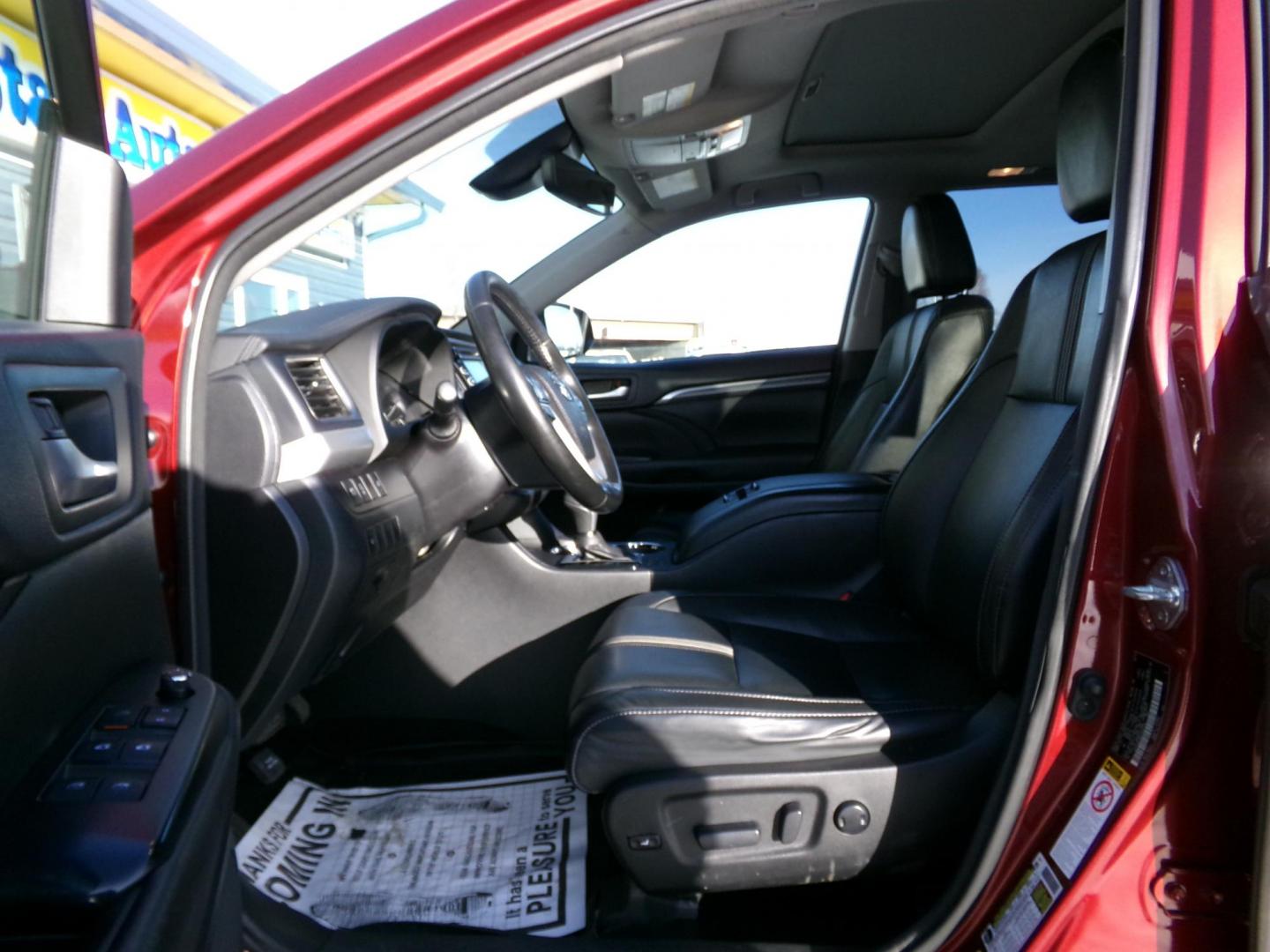 2017 Red Toyota Highlander XLE AWD V6 (5TDJZRFH6HS) with an 3.5L V6 DOHC 24V engine, 6A transmission, located at 2630 Philips Field Rd., Fairbanks, AK, 99709, (907) 458-0593, 64.848068, -147.780609 - Photo#5