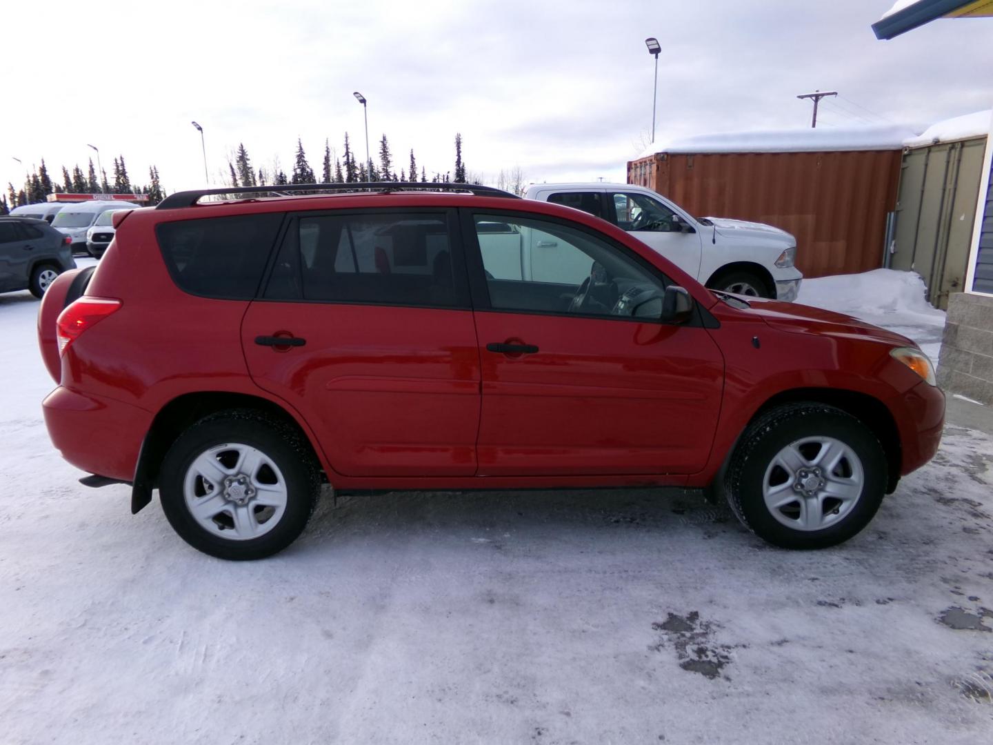 2007 Red /Tan Toyota RAV4 Base V6 4WD (JTMBK33V275) with an 3.5L V6 DOHC 24V engine, 5-Speed Automatic Overdrive transmission, located at 2630 Philips Field Rd., Fairbanks, AK, 99709, (907) 458-0593, 64.848068, -147.780609 - Photo#3