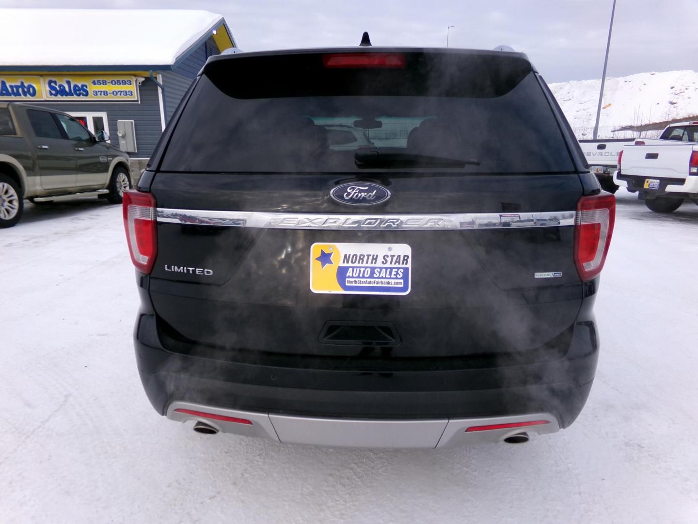 2016 Black Ford Explorer Limited 4WD (1FM5K8F8XGG) with an 3.5L V6 DOHC 24V engine, 6-Speed Automatic transmission, located at 2630 Philips Field Rd., Fairbanks, AK, 99709, (907) 458-0593, 64.848068, -147.780609 - Photo#3