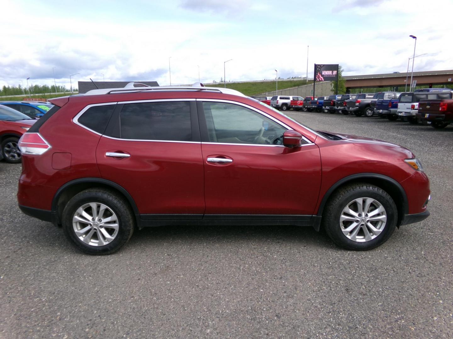 2015 Red /Almond Nissan Rogue S AWD (5N1AT2MK0FC) with an 2.5L L4 DOHC 16V engine, CVT transmission, located at 2630 Philips Field Rd., Fairbanks, AK, 99709, (907) 458-0593, 64.848068, -147.780609 - Photo#2